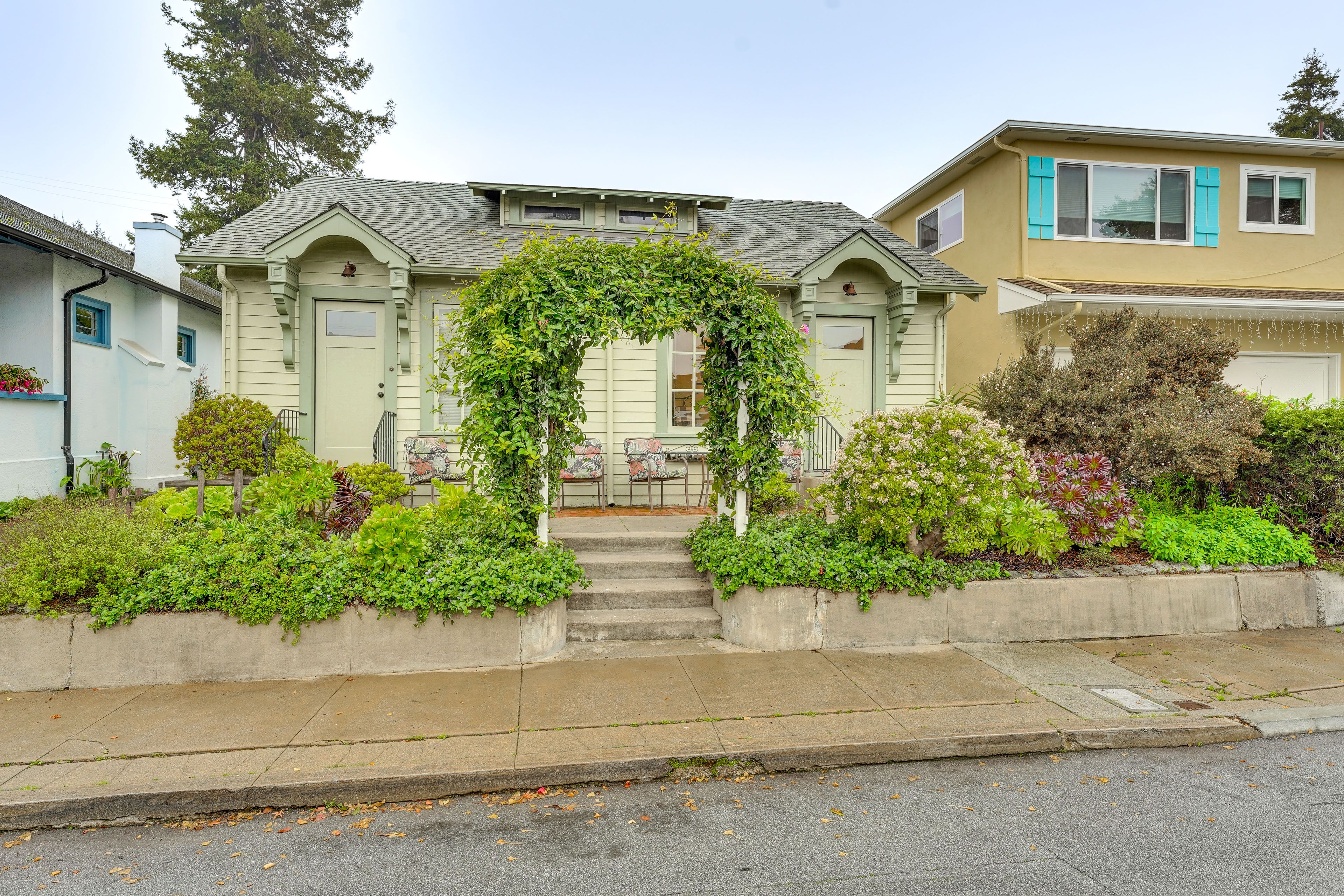 Parking | Street Parking (1 Vehicle, Permit Required)