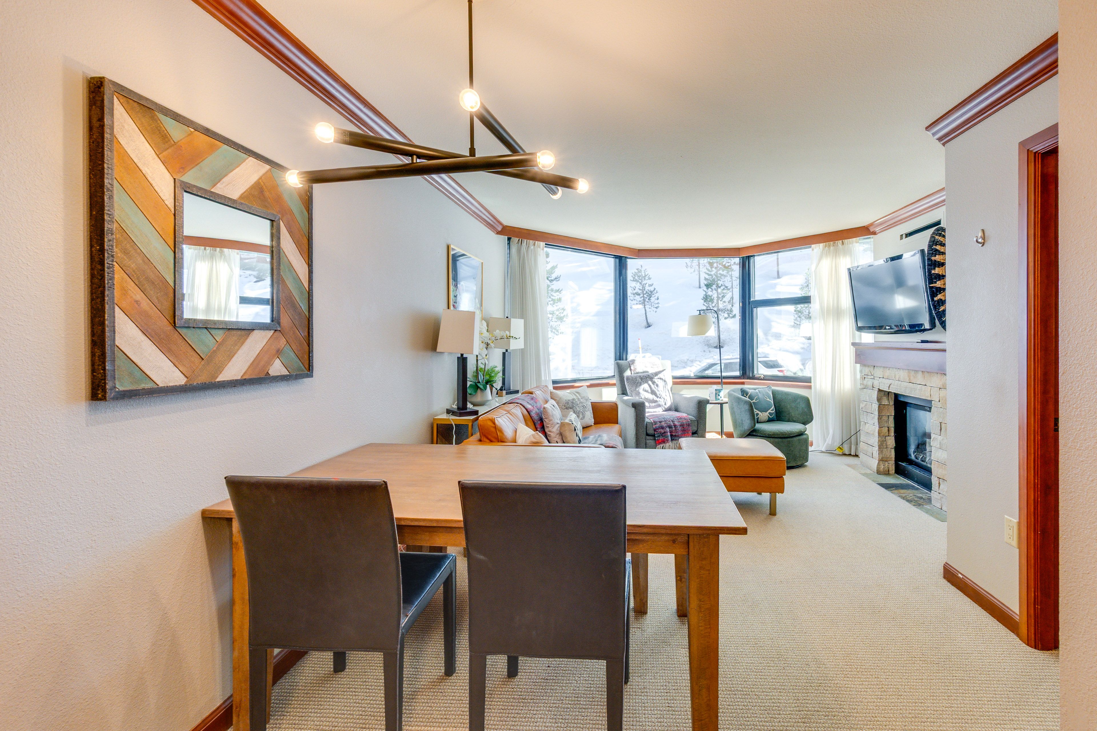 Dining Area | Dining Table