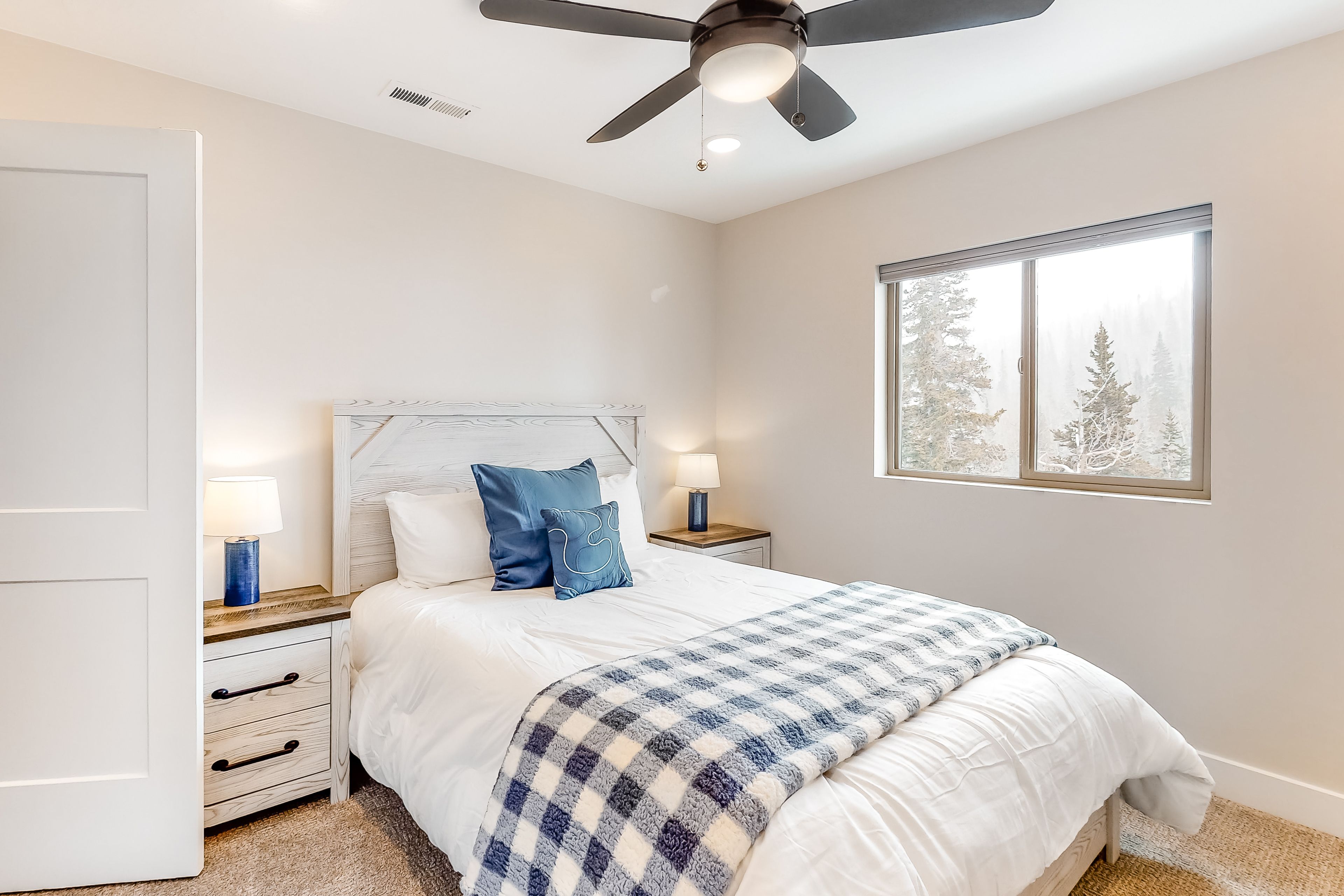 Bedroom 3 | Queen Bed | Upper Level