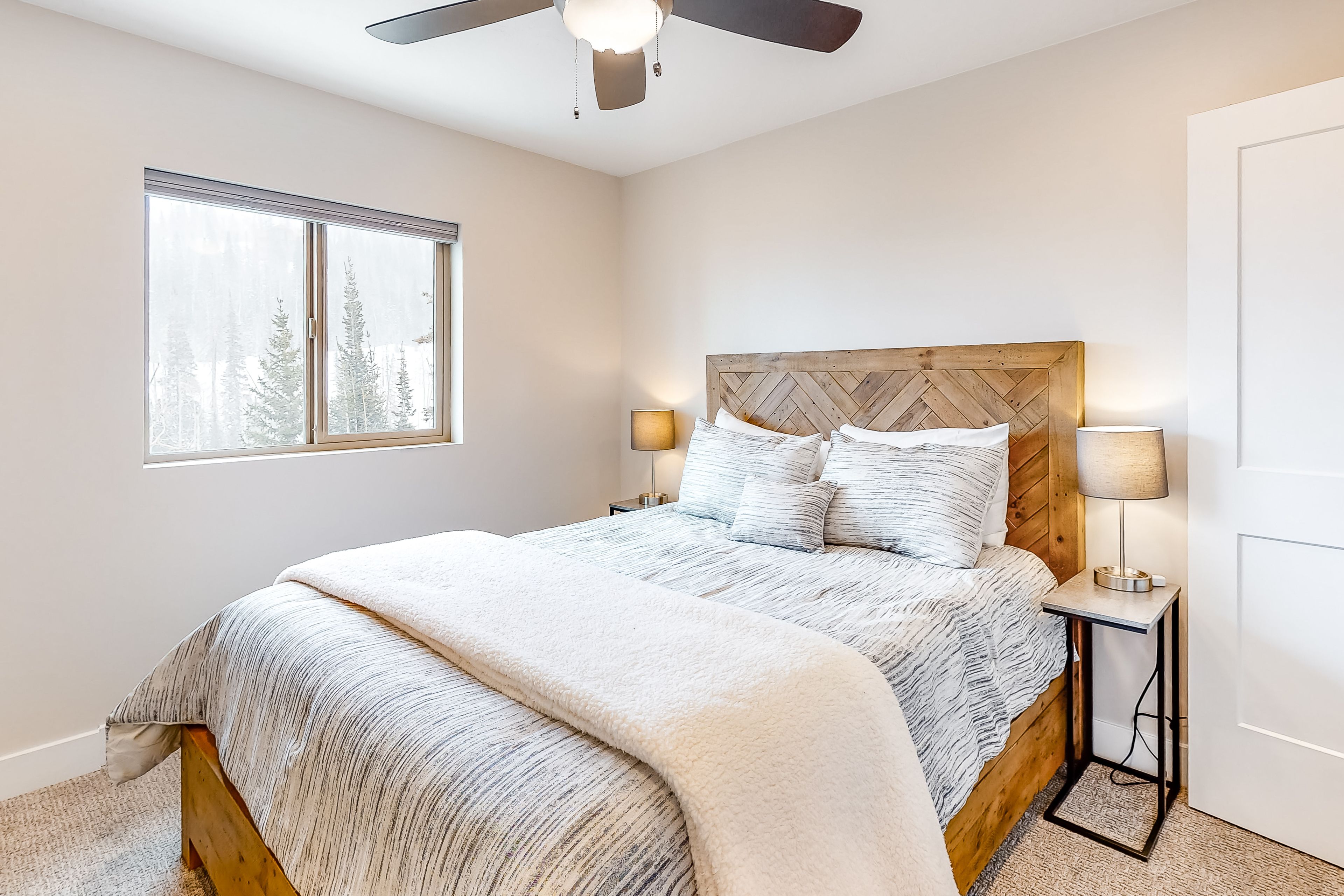 Bedroom 2 | Queen Bed | Upper Level