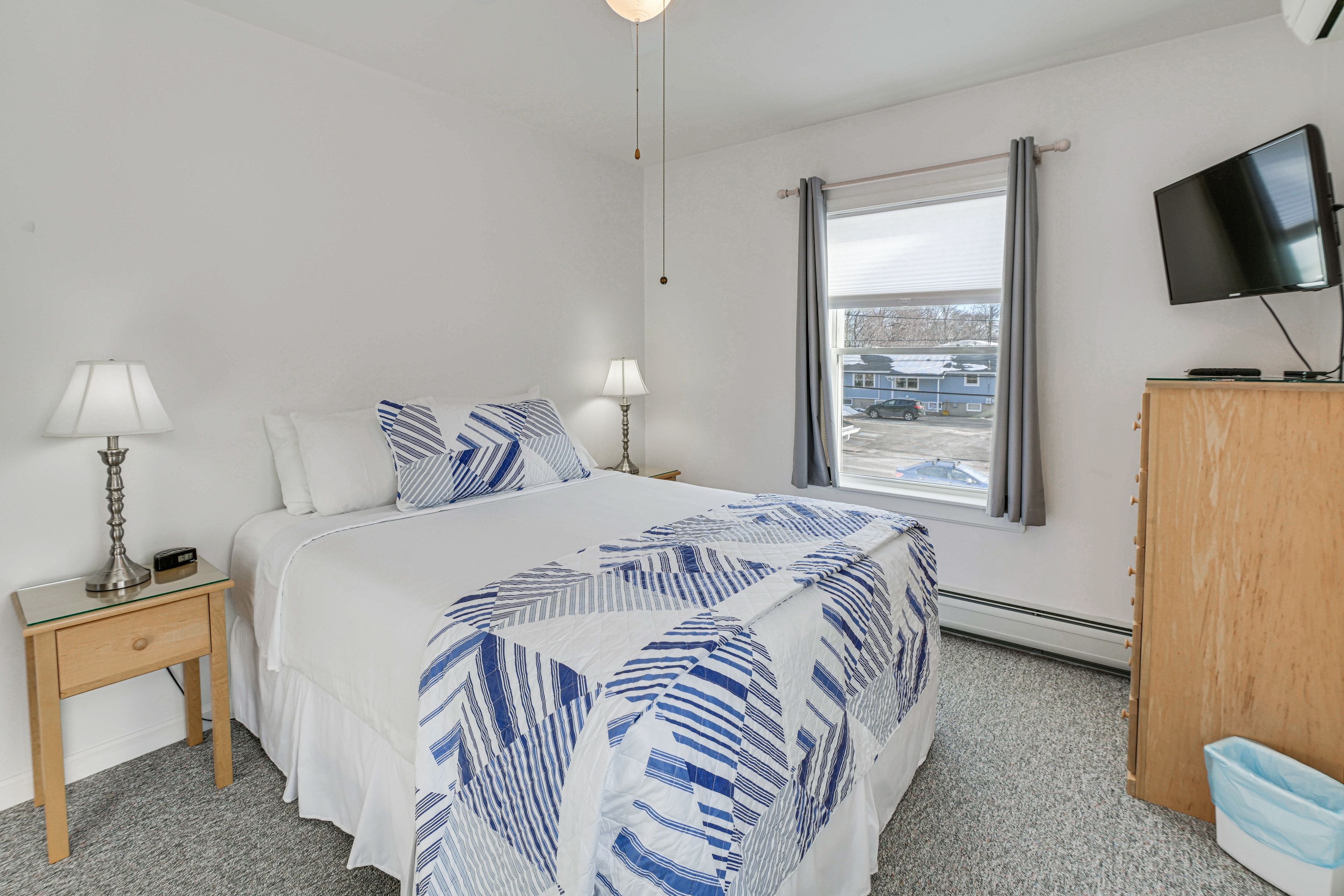 Bedroom 1 | Queen Bed | Linens Provided