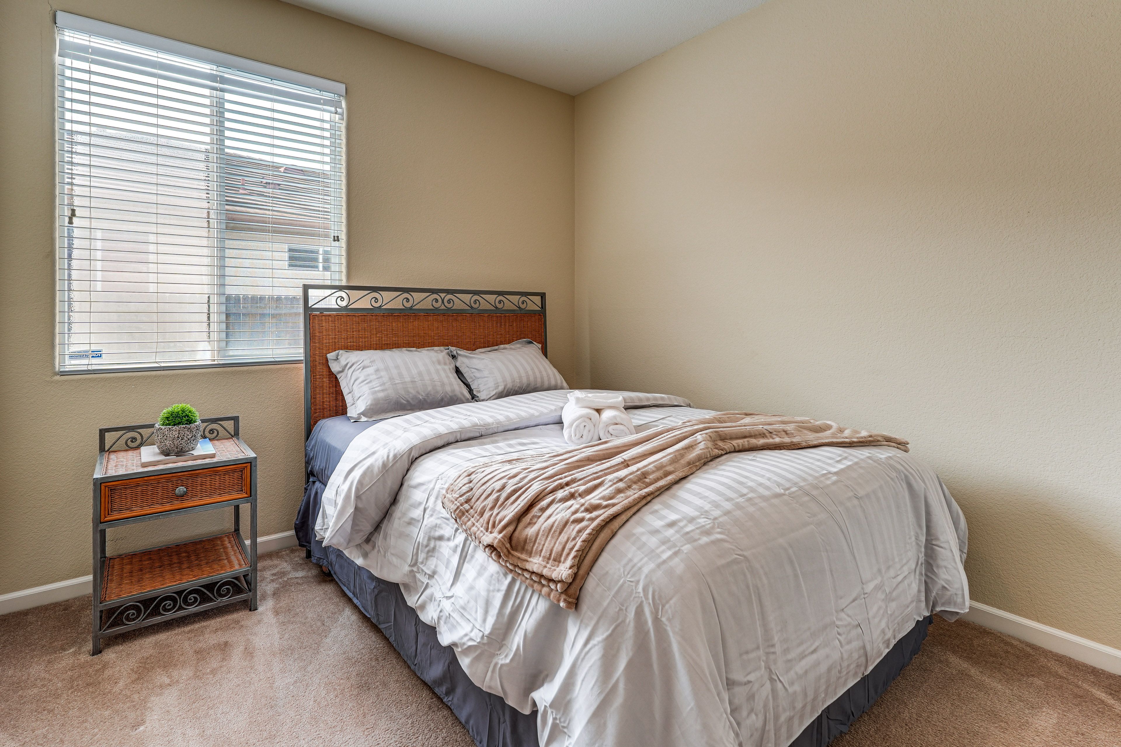 Bedroom 3 | Queen Bed