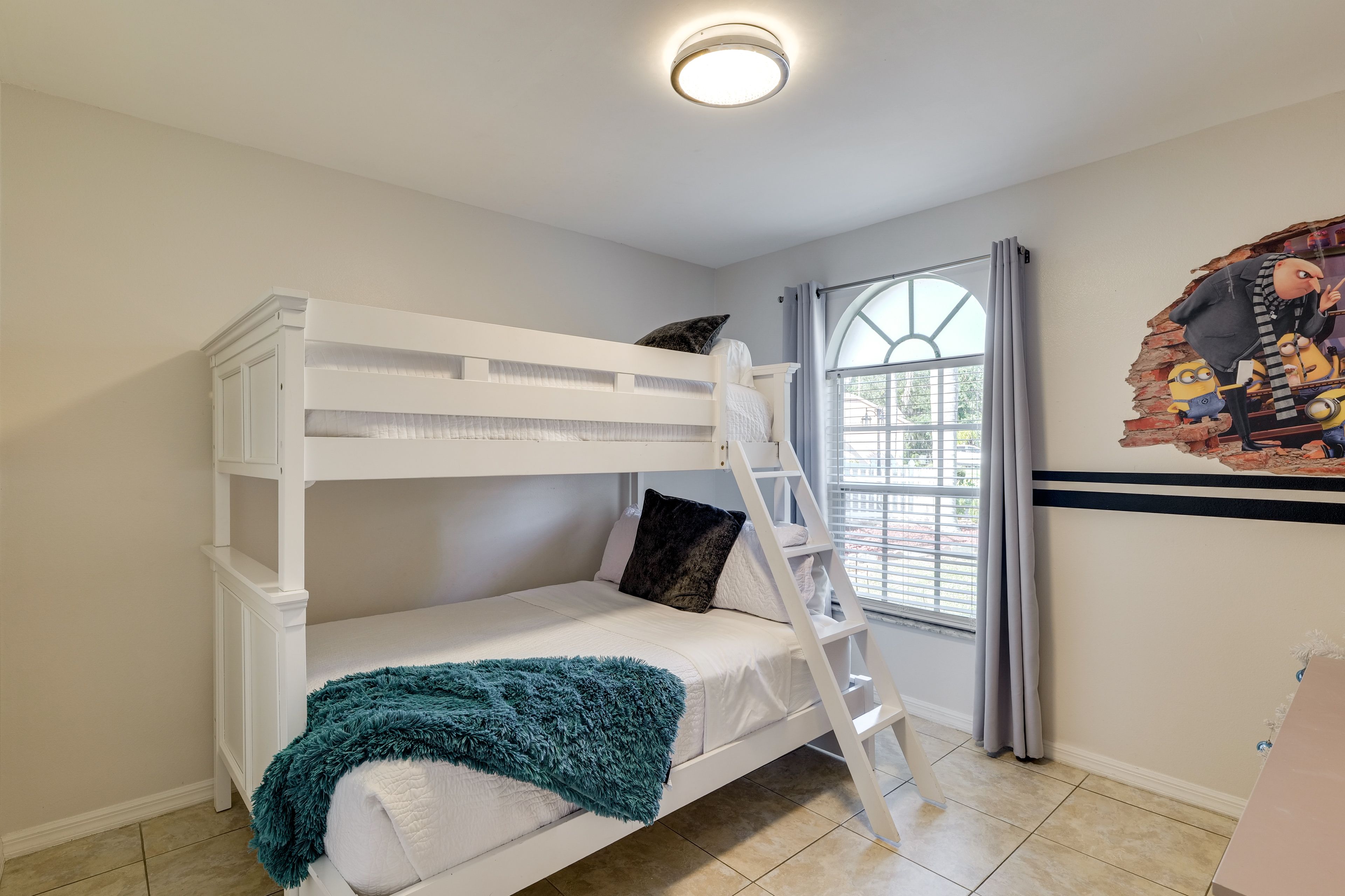Bedroom 3 | Twin/Full Bunk Bed