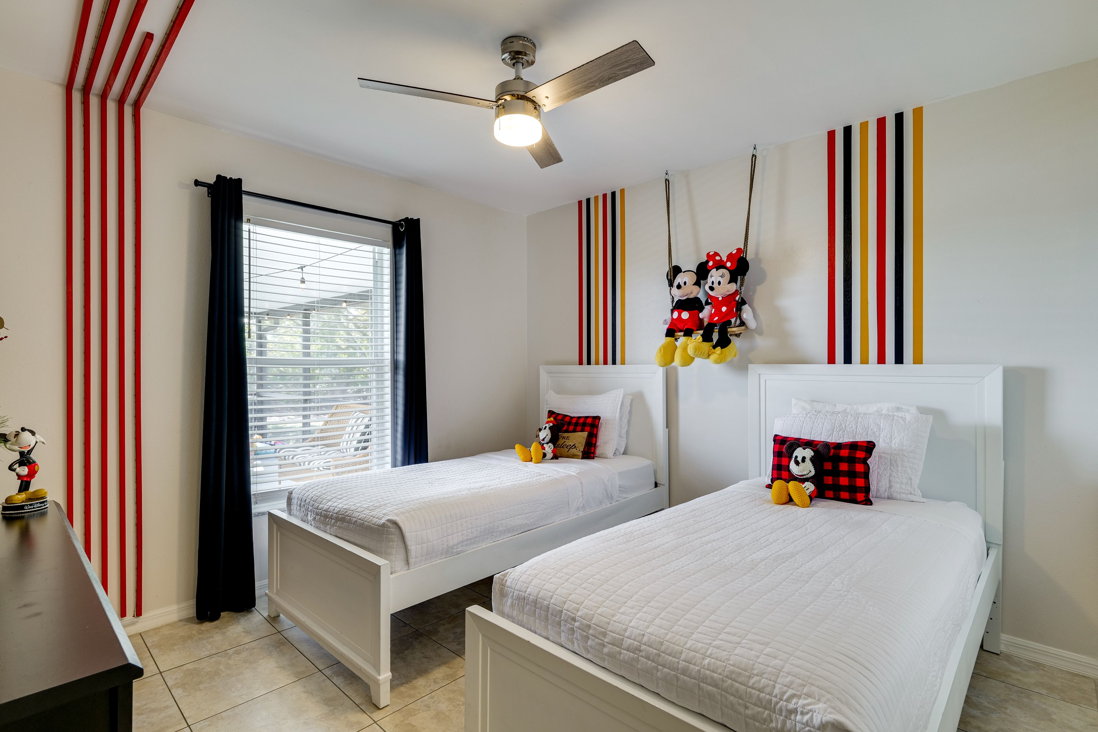 Bedroom 2 | 2 Twin Beds | Linens Provided