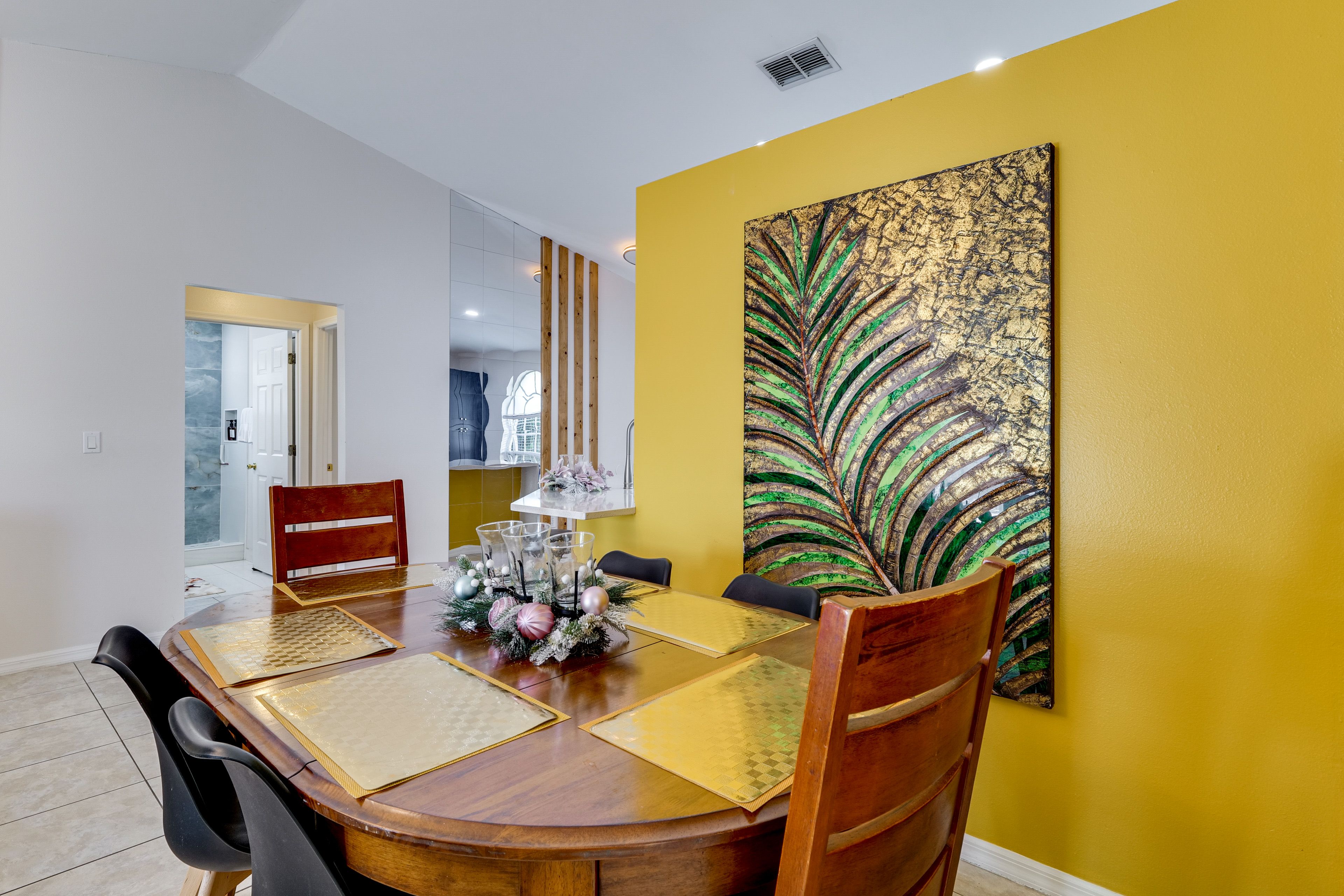 Dining Area | Dishware/Flatware