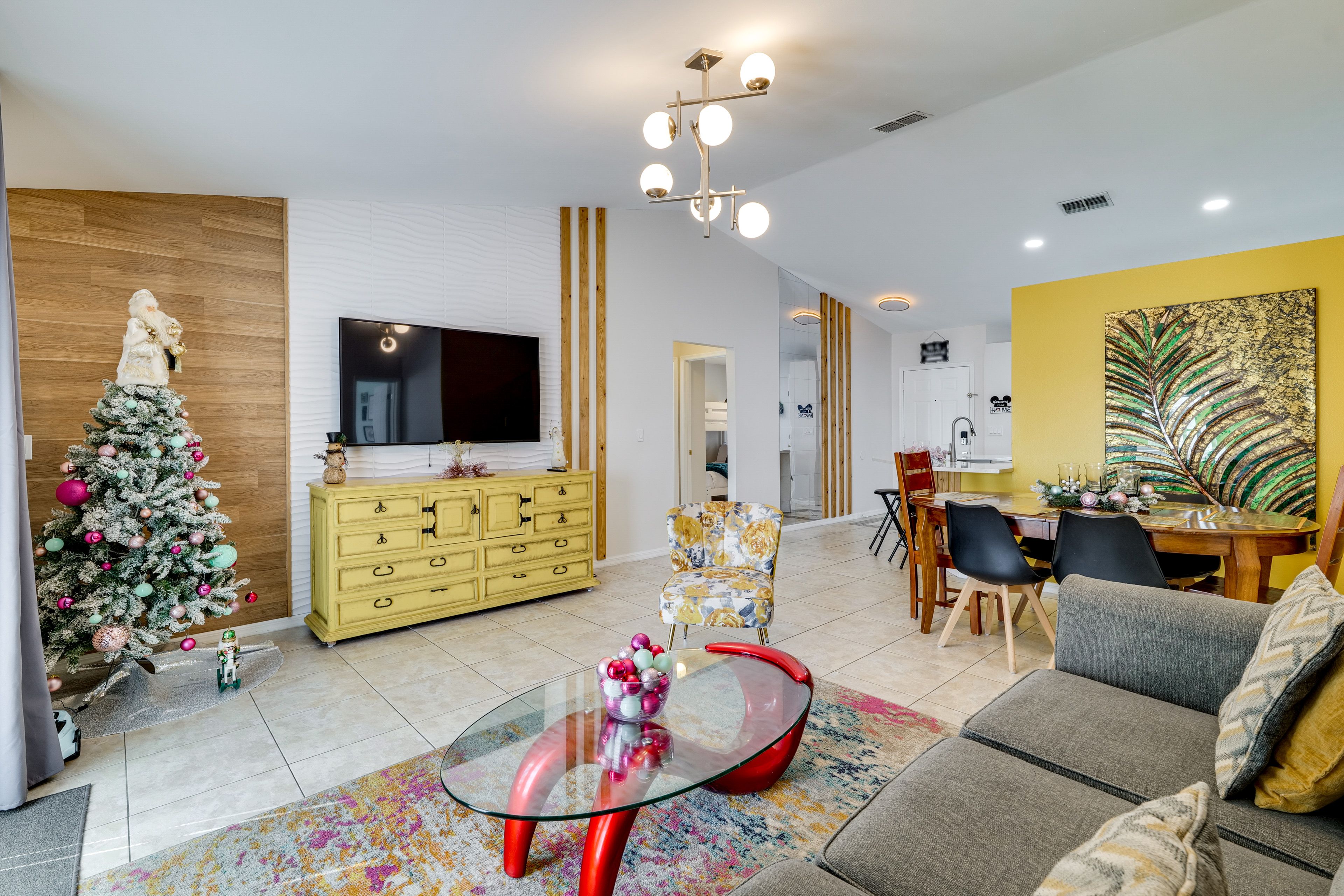 Living Room | Smart TV | Central Heating & A/C | Free WiFi