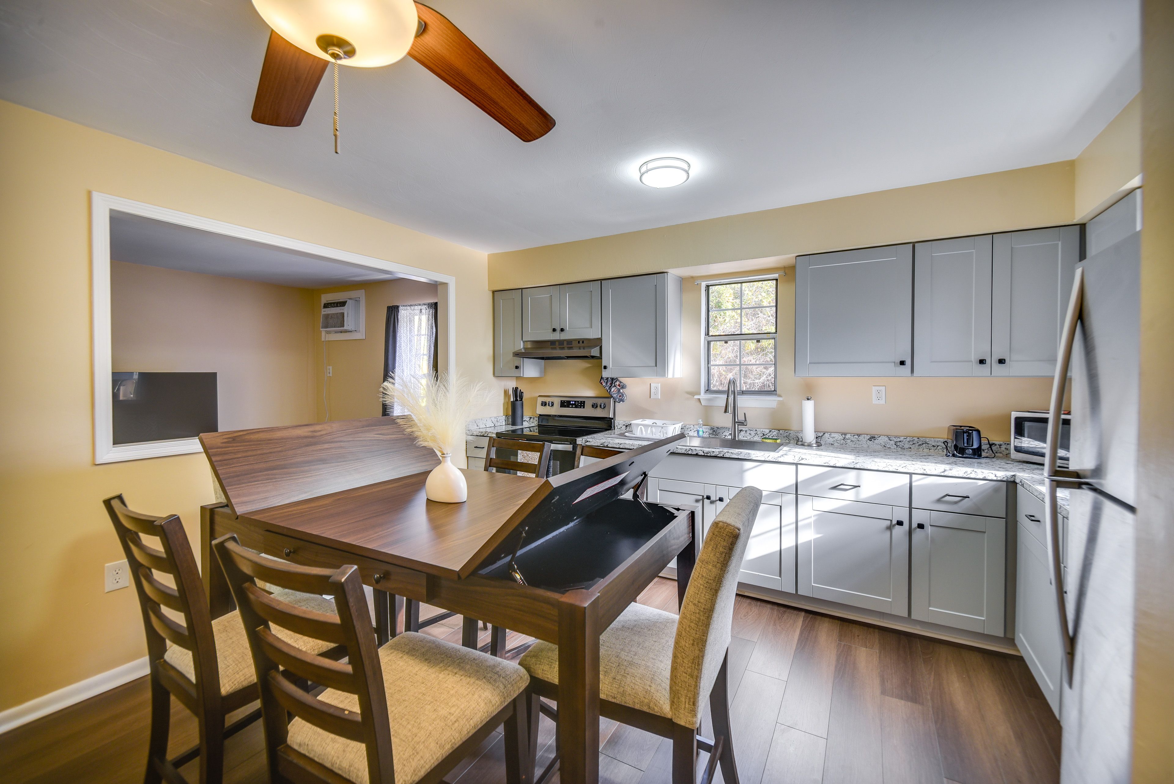 Kitchen | Microwave | Drip Coffee Maker