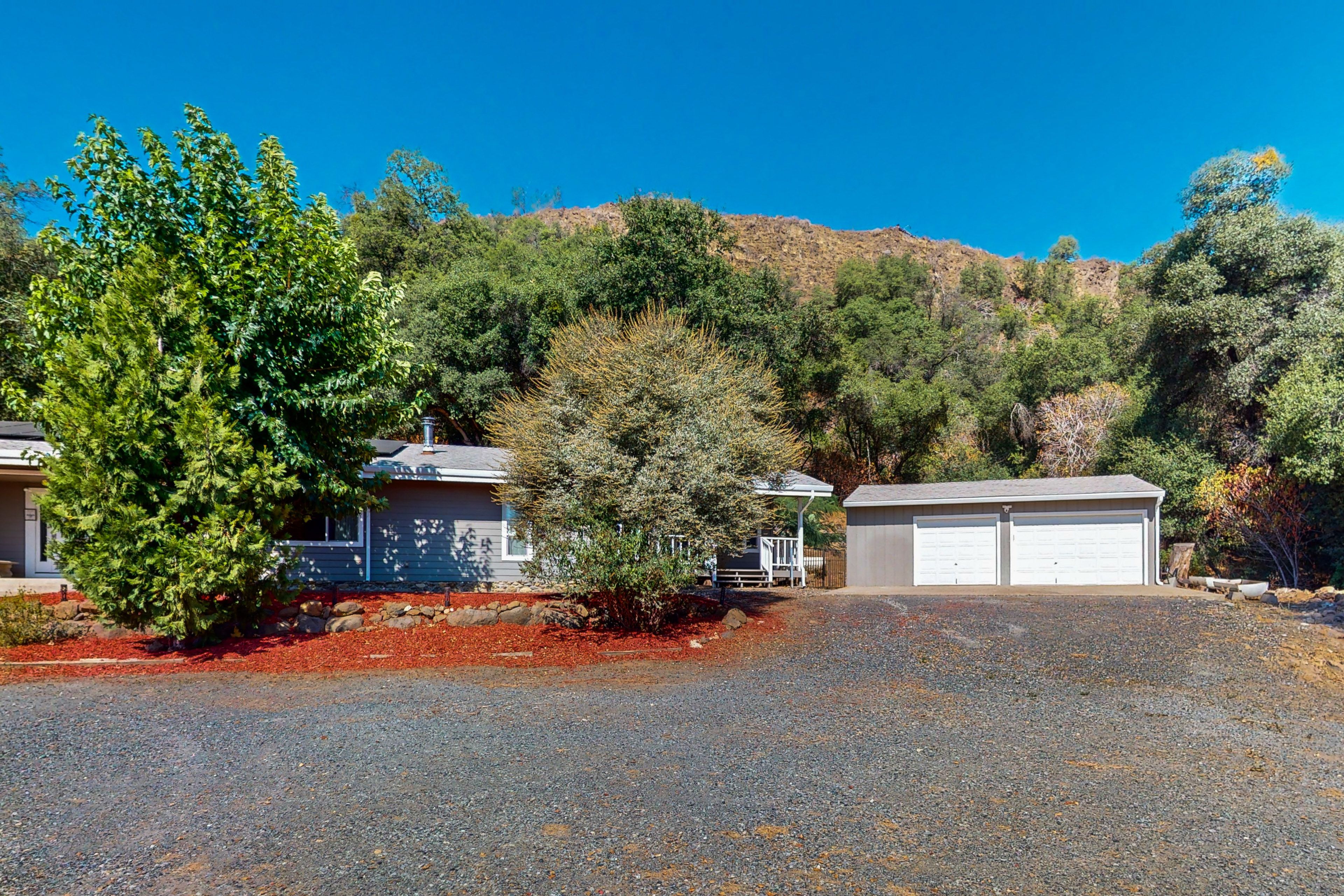 Parking | Driveway (4 Vehicles)