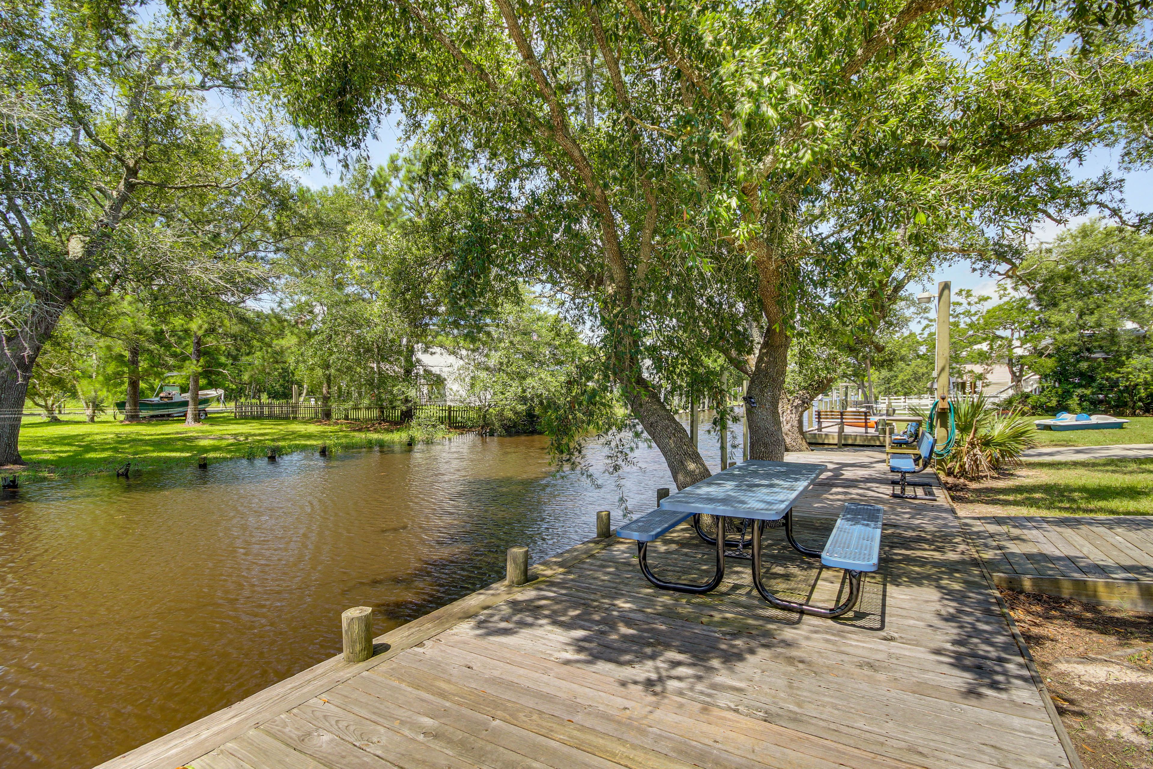 Canal On-Site | Outdoor Dining & Seating Areas