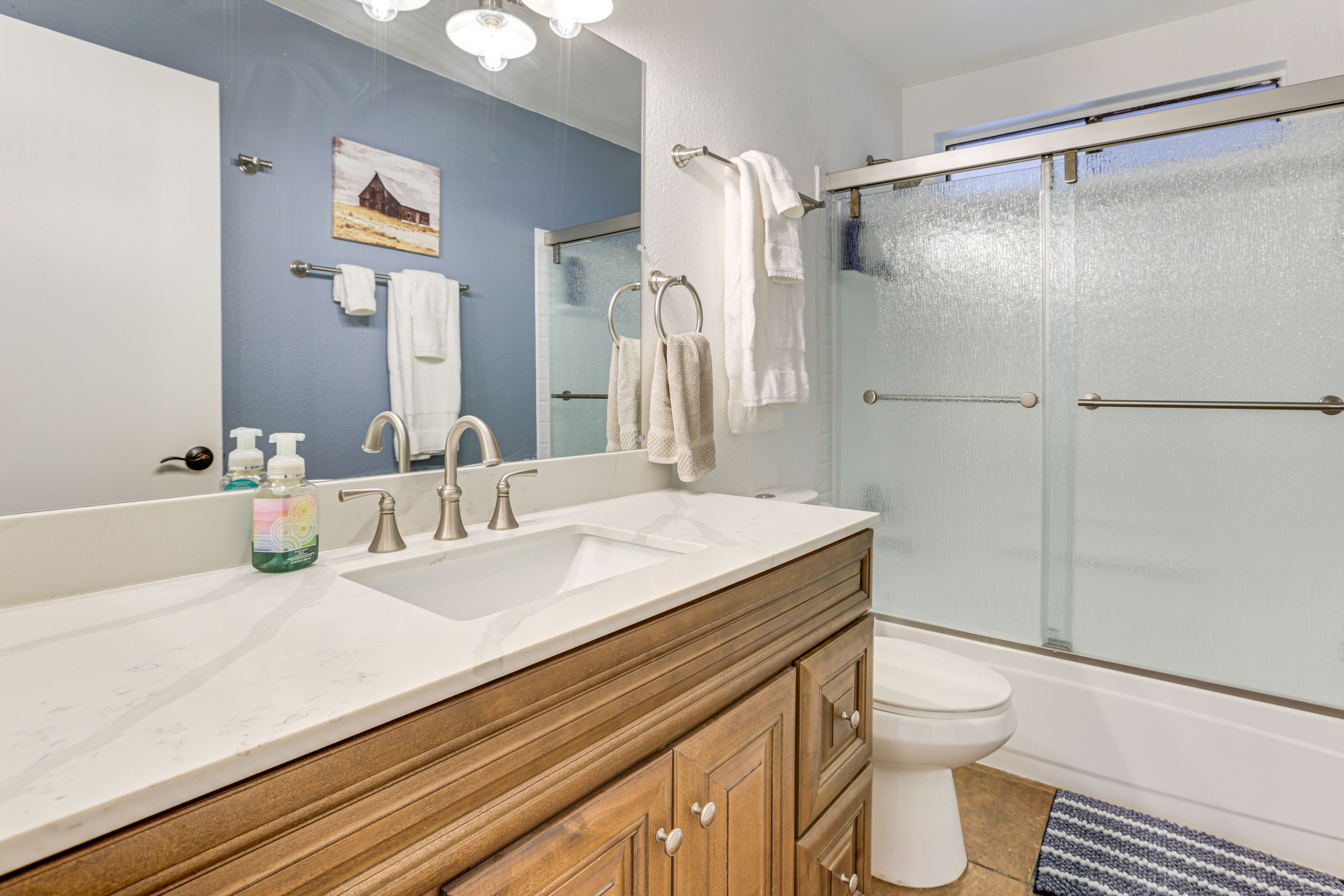 Full Bathroom | Complimentary Toiletries