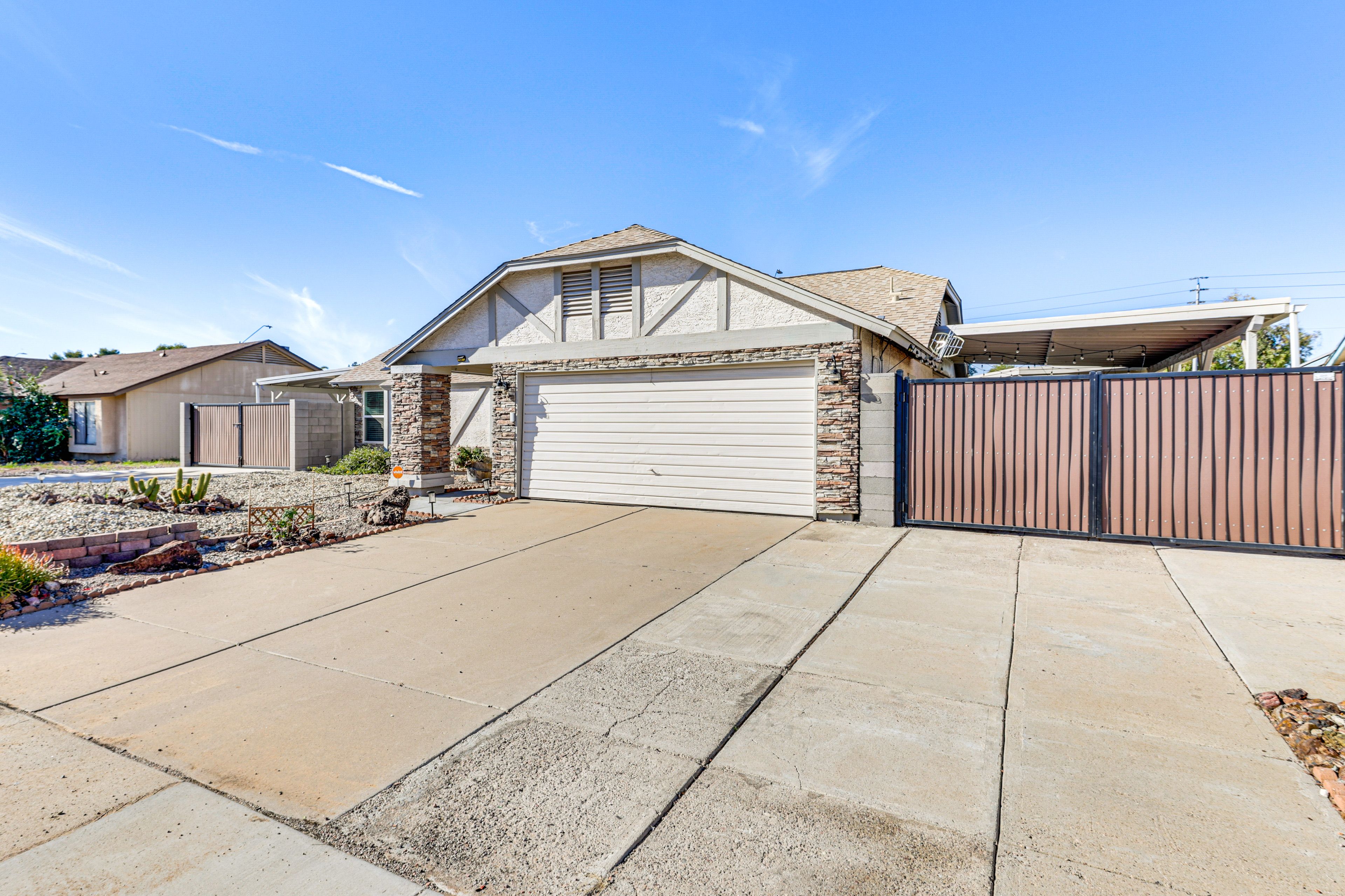 Parking | Driveway (3 Vehicles)