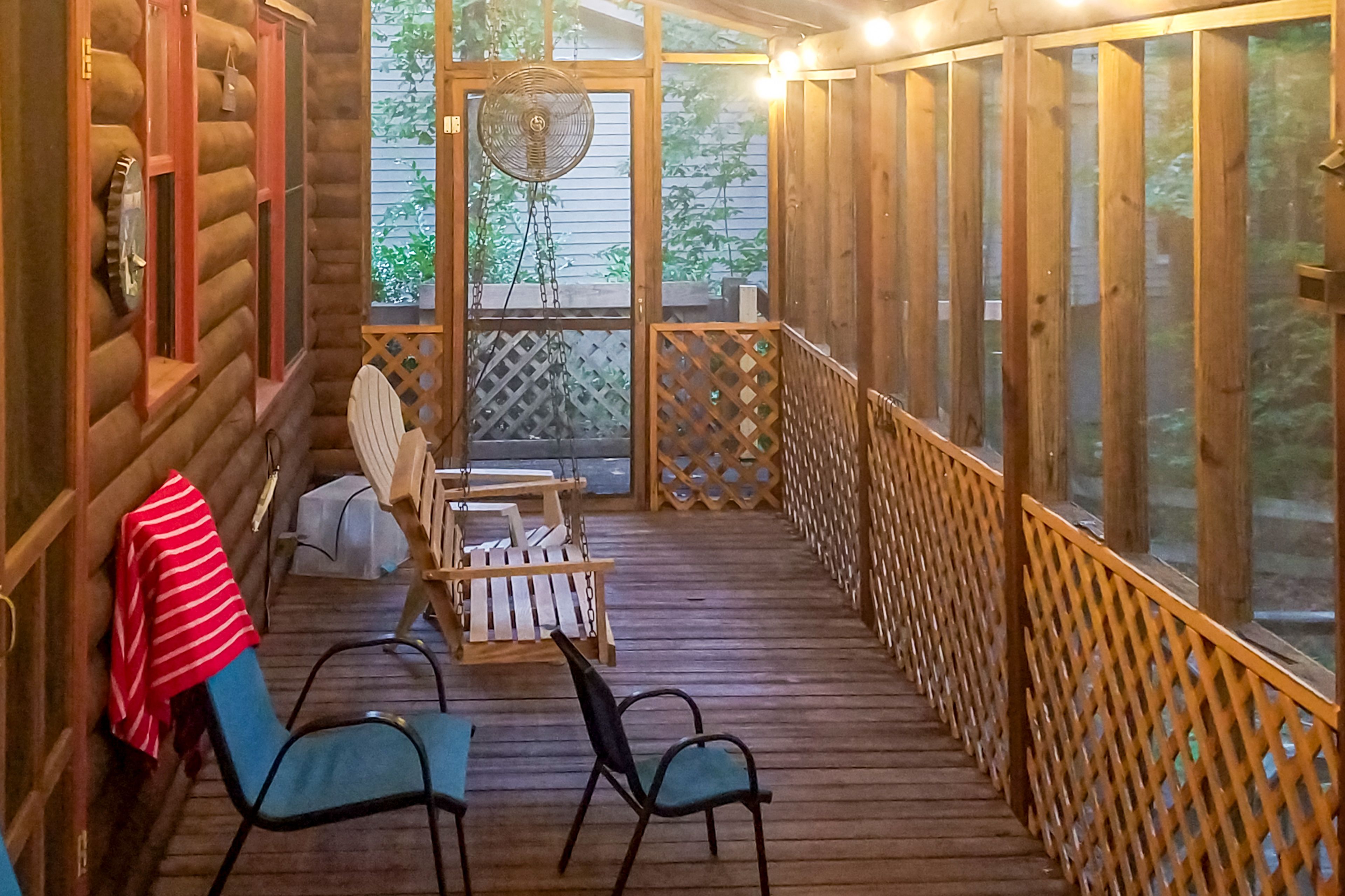 Townville Vacation Rental | 4BR | 3BA | 2,330 Sq Ft | Stairs Required