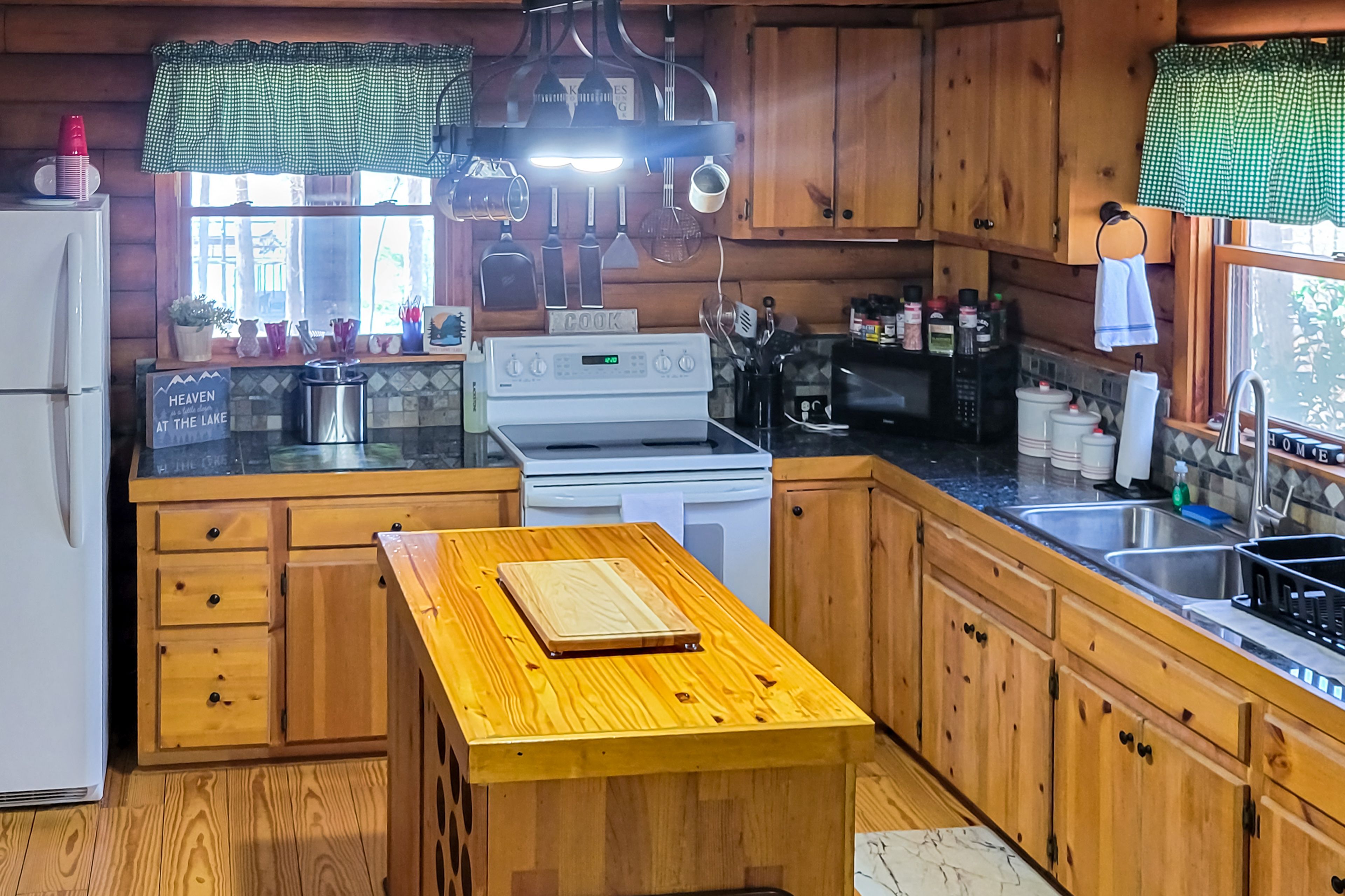 Kitchen | Main Level