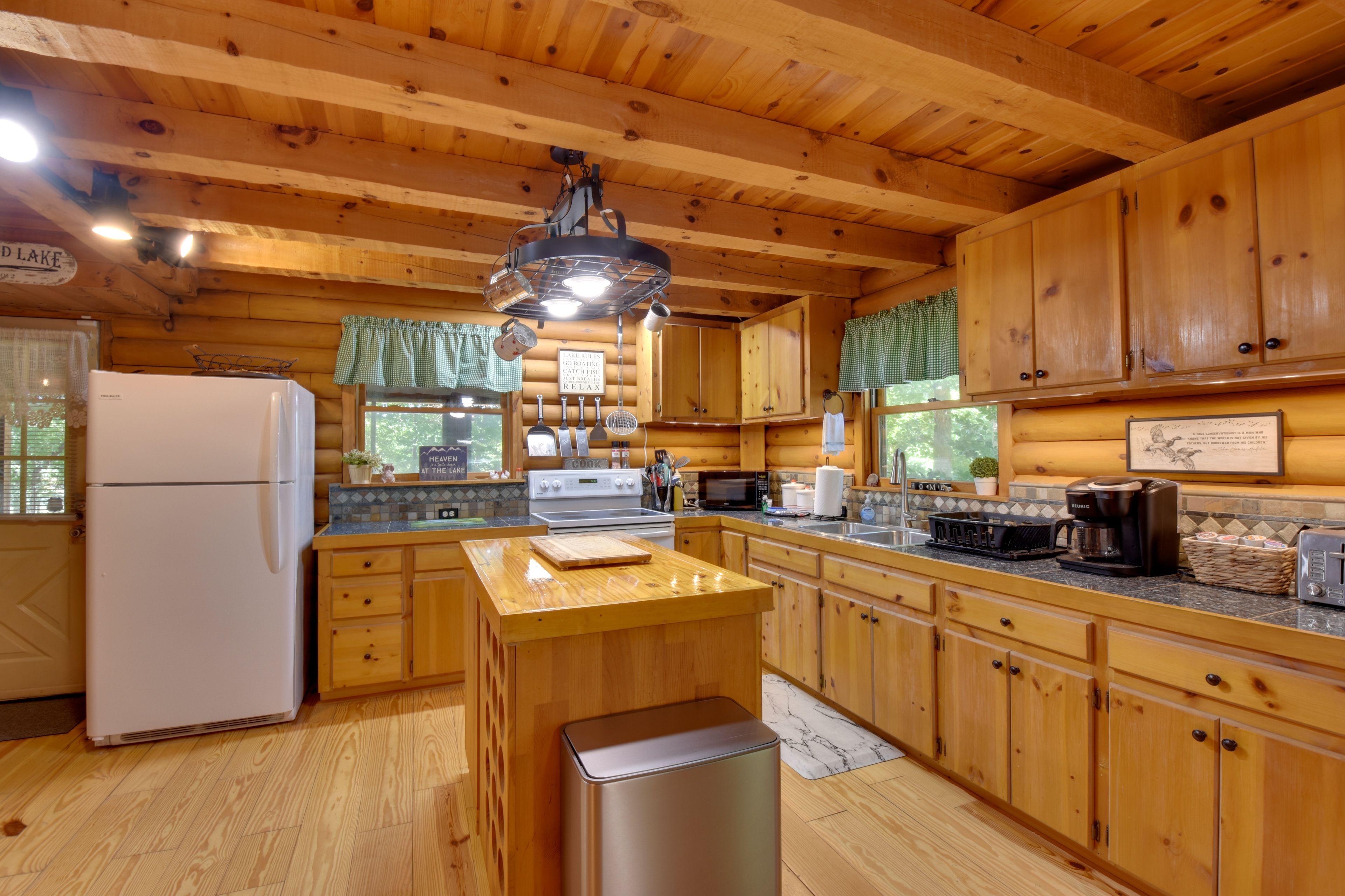 Kitchen | Main Level
