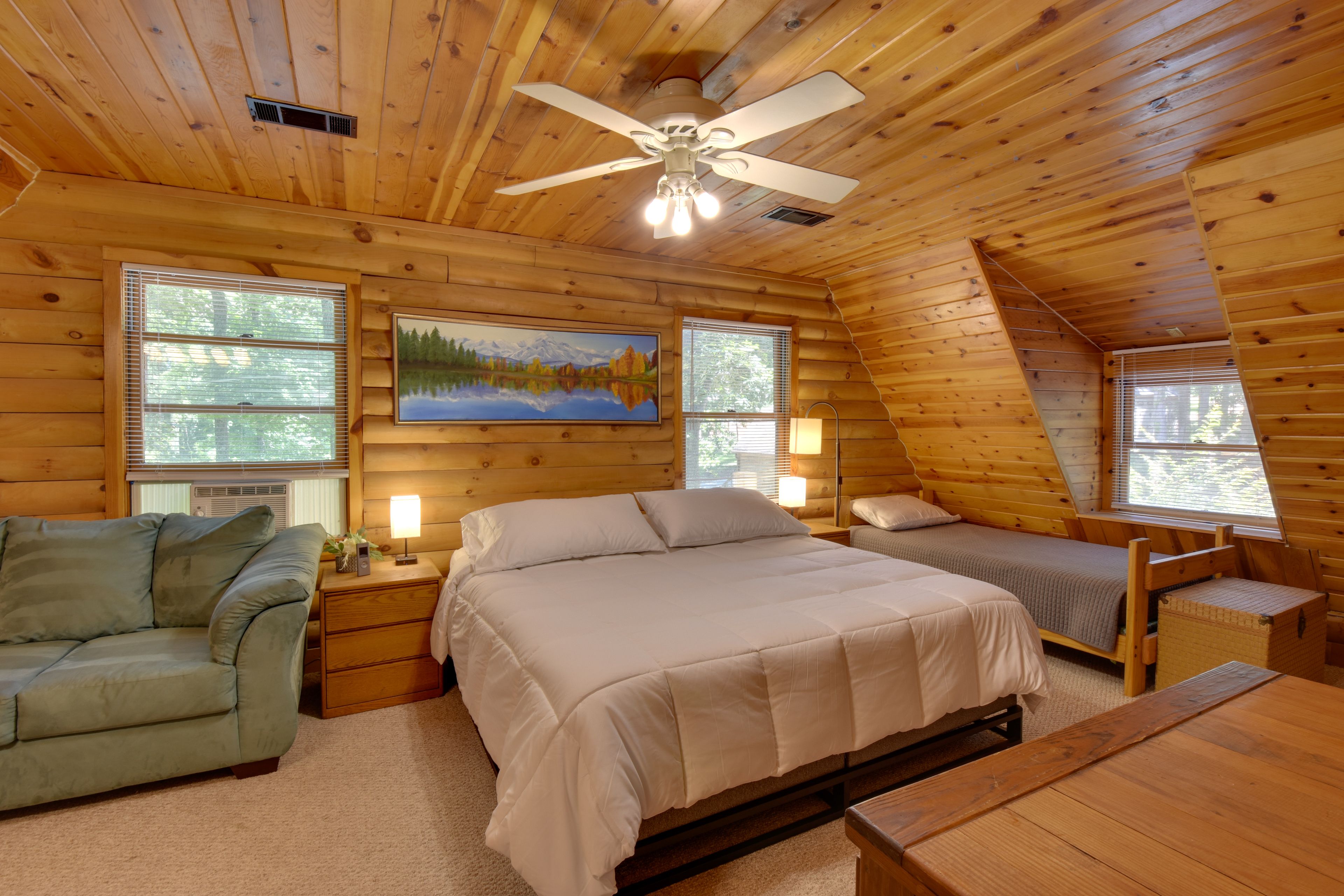 Bedroom 1 | King Bed | Twin Bed