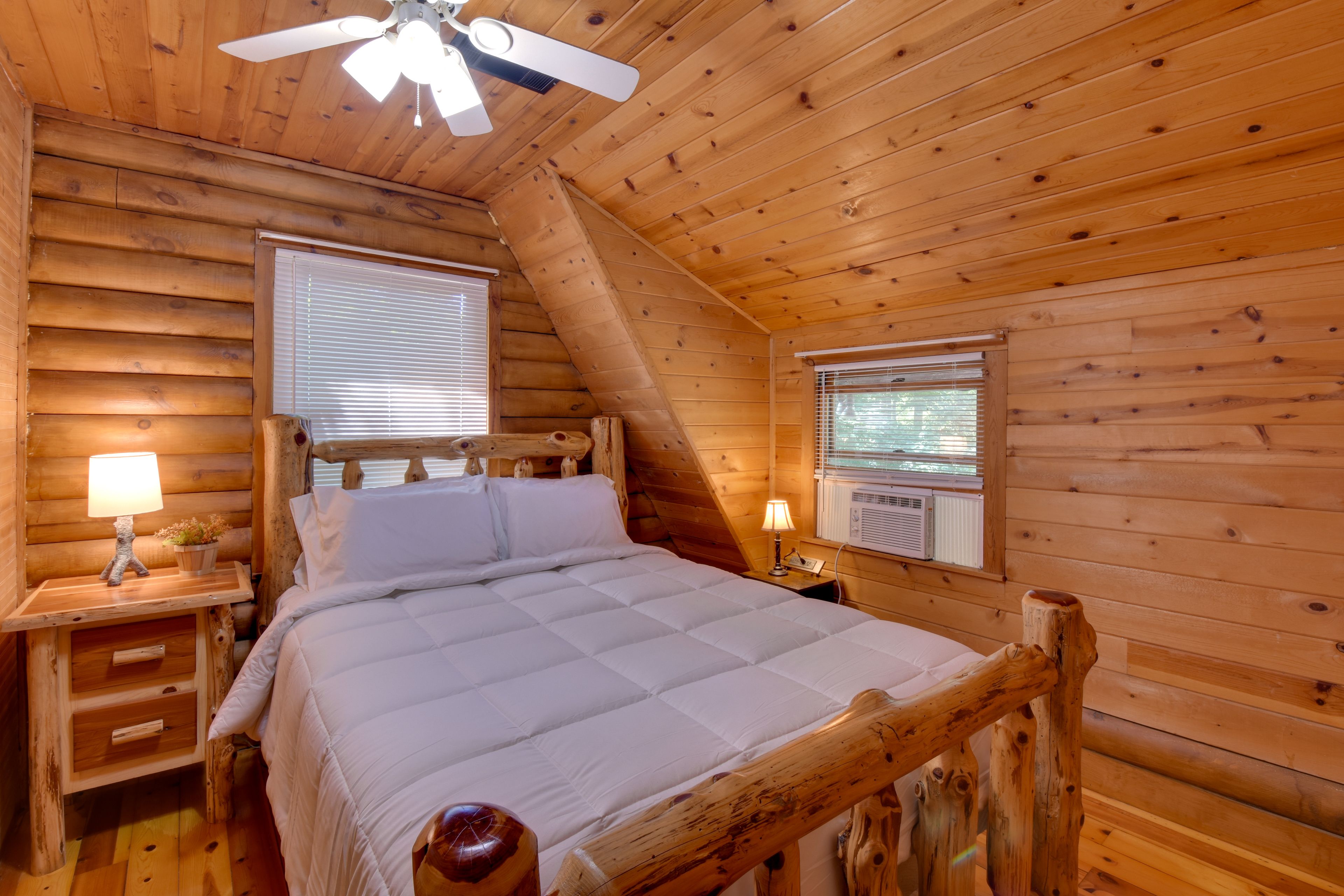 Bedroom 2 | Queen Bed