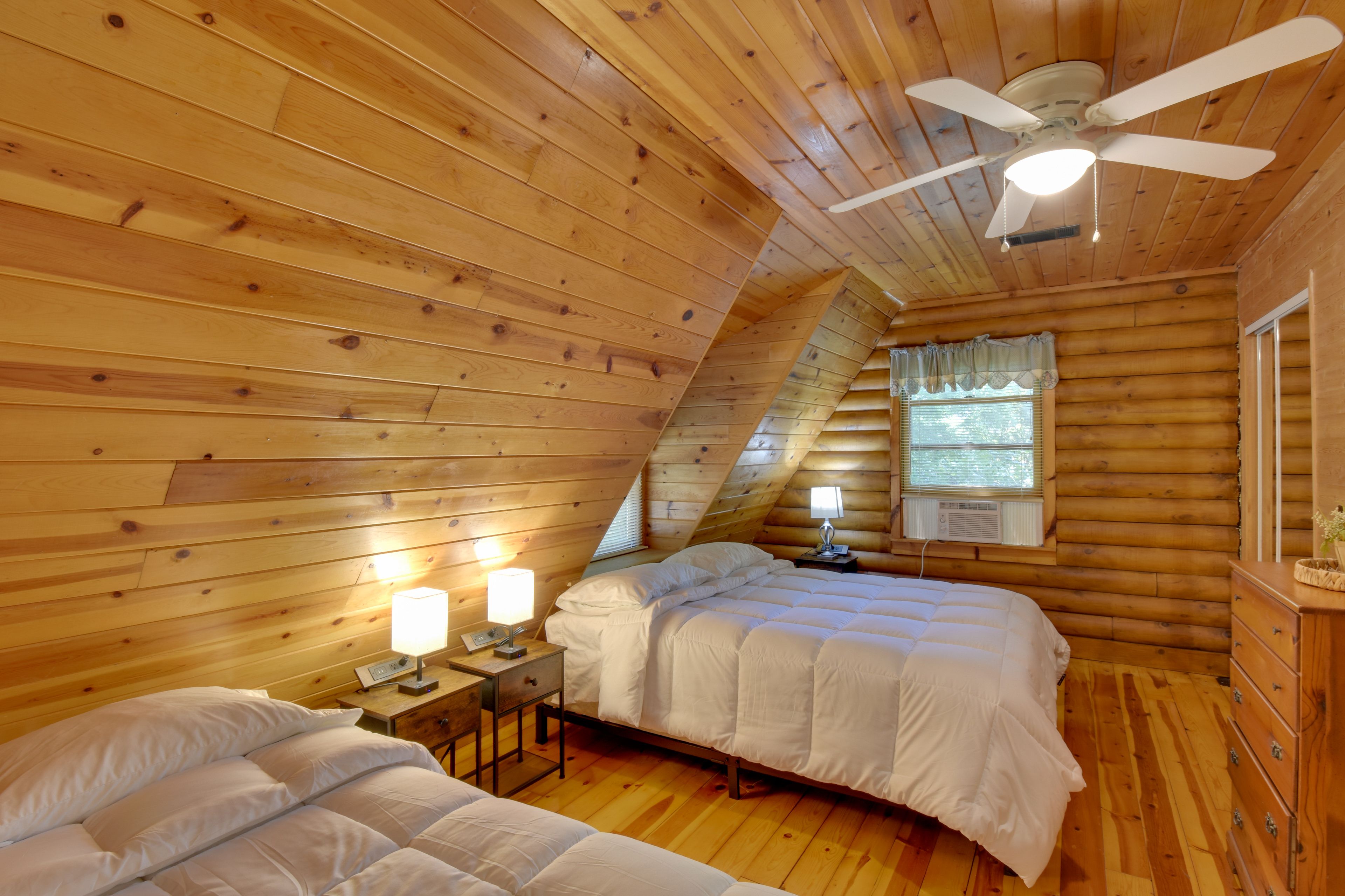 Bedroom 3 | 2 Queen Beds