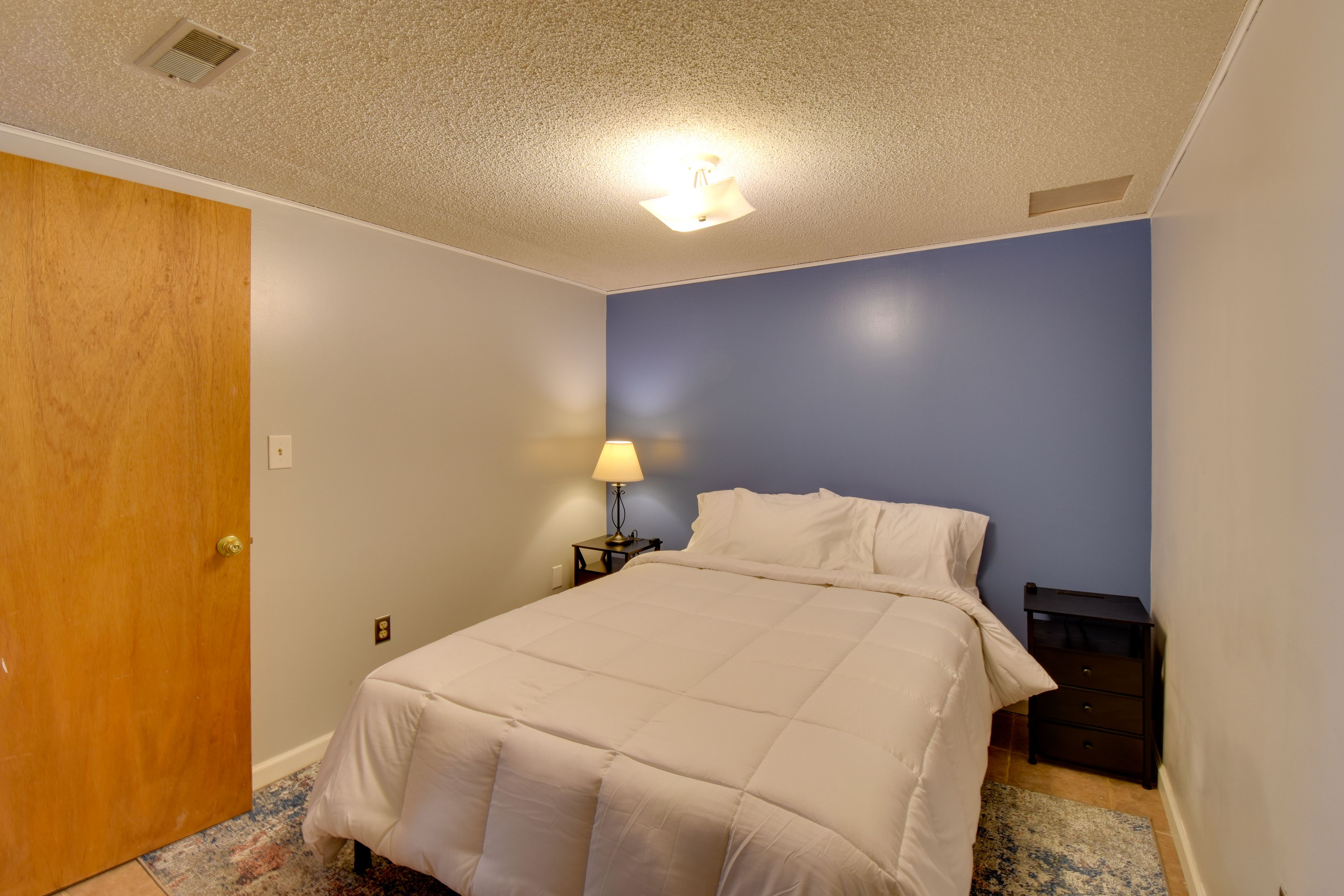 Bedroom 4 | Queen Bed