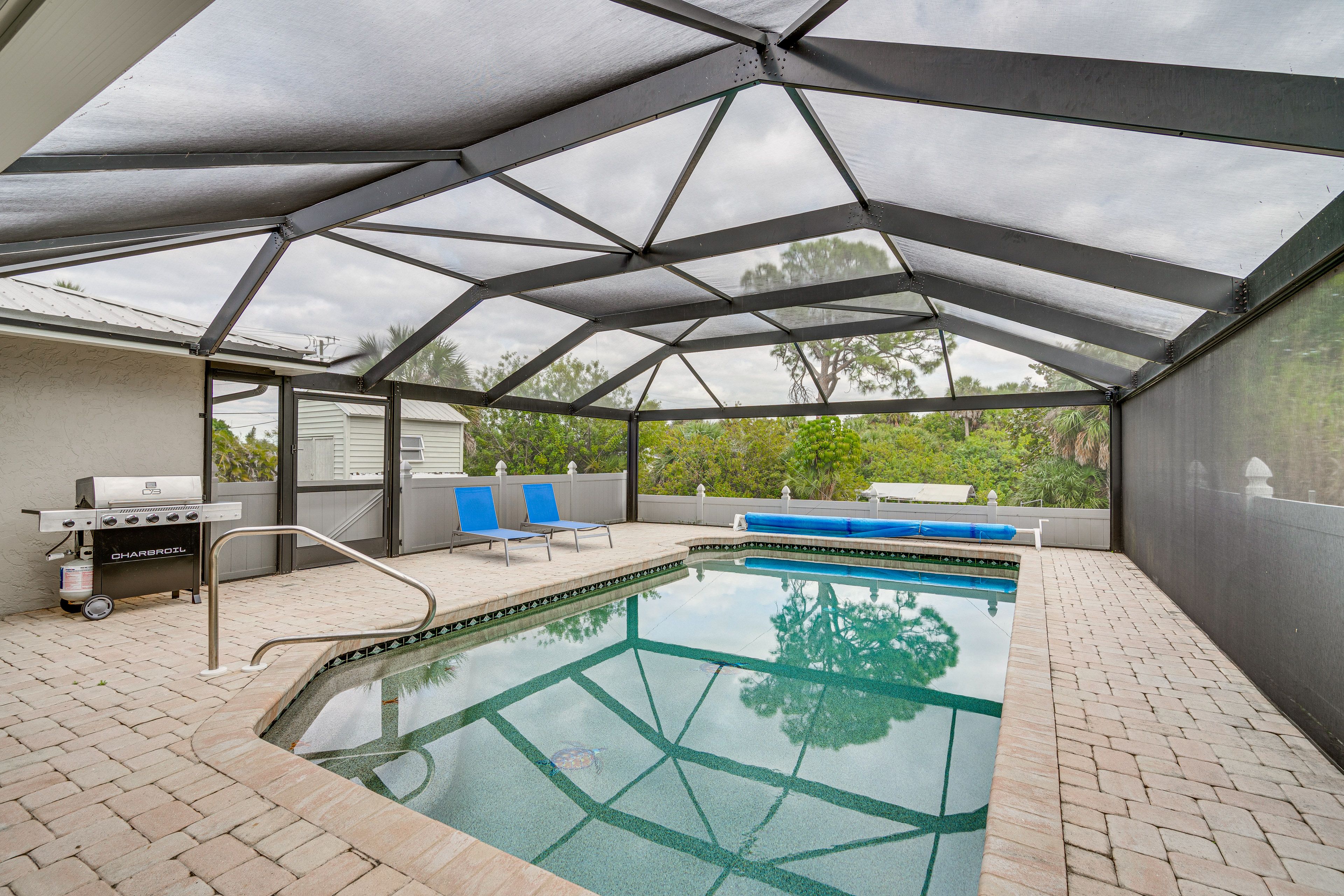 Screened Pool | Gas Grill