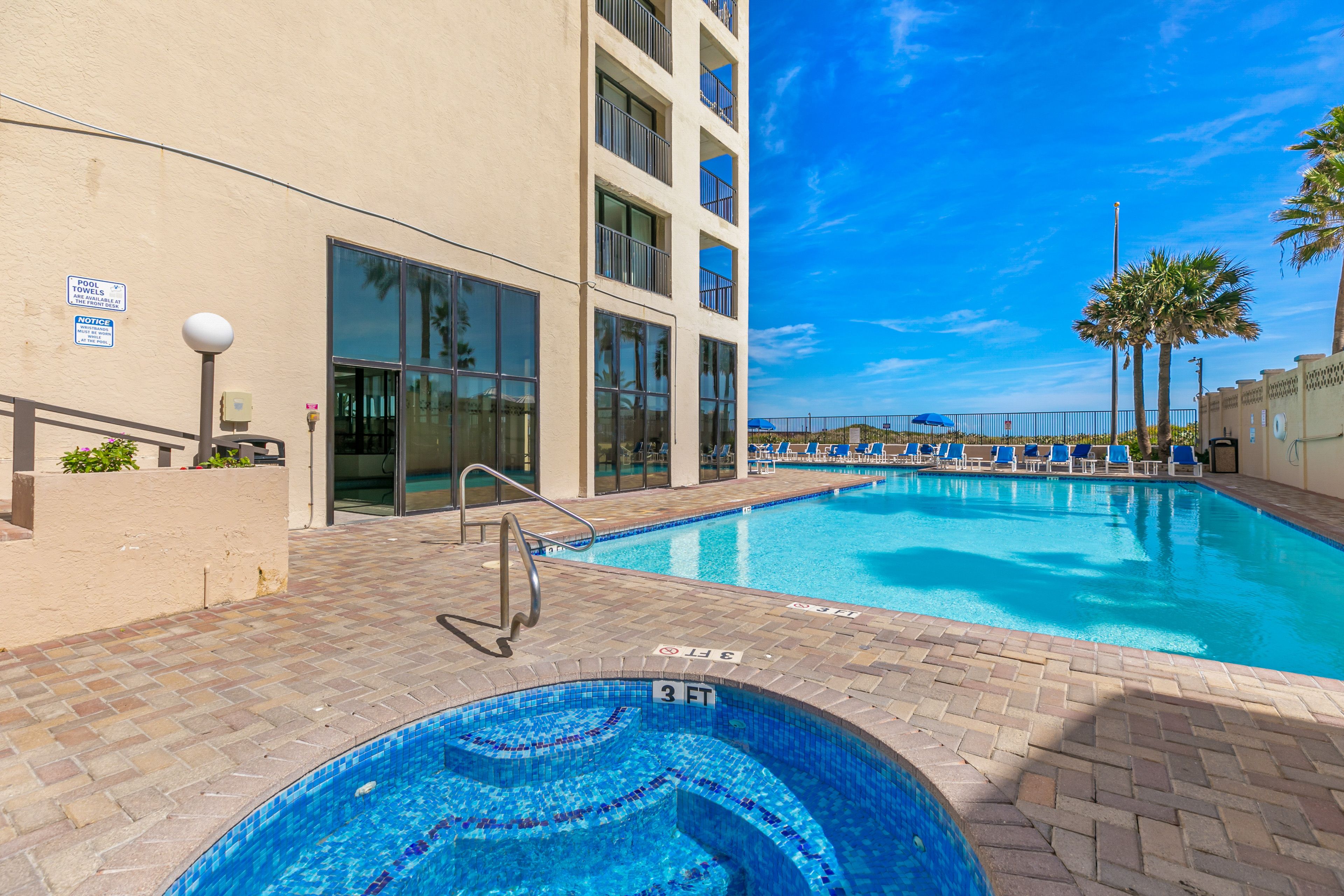 Outdoor Pool | Hot Tub