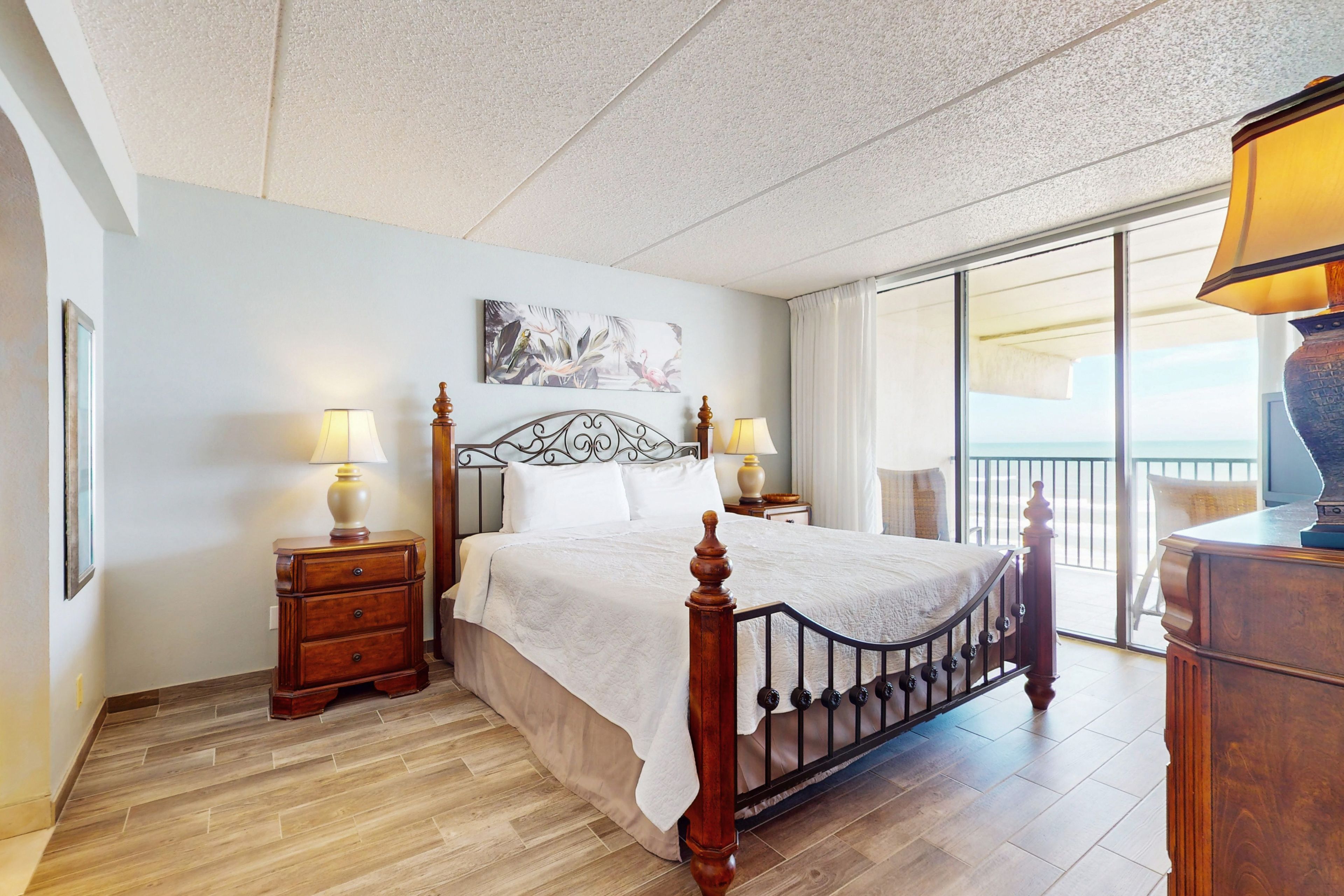 Bedroom 1 | King Bed