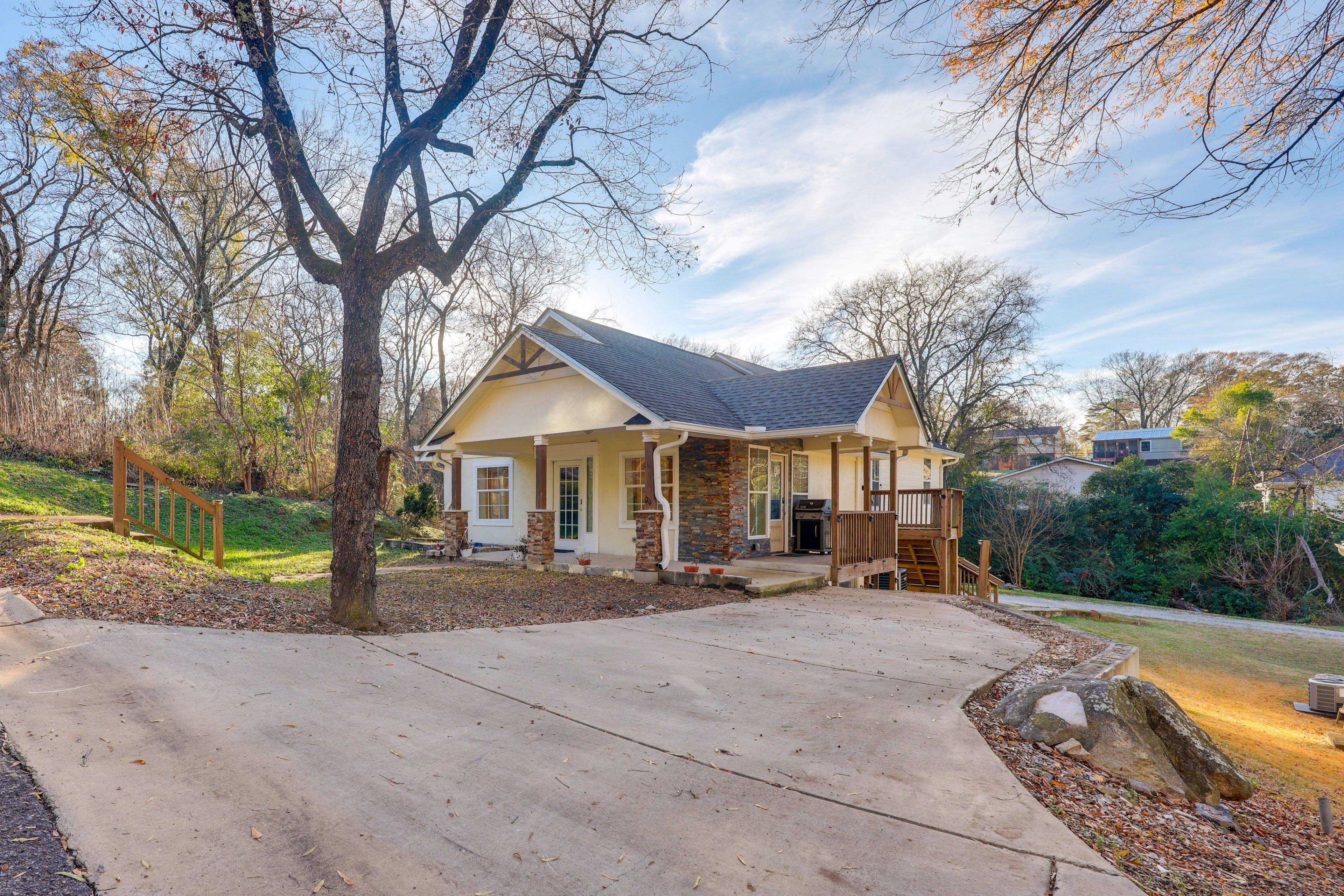 Parking | Driveway (4 Vehicles)