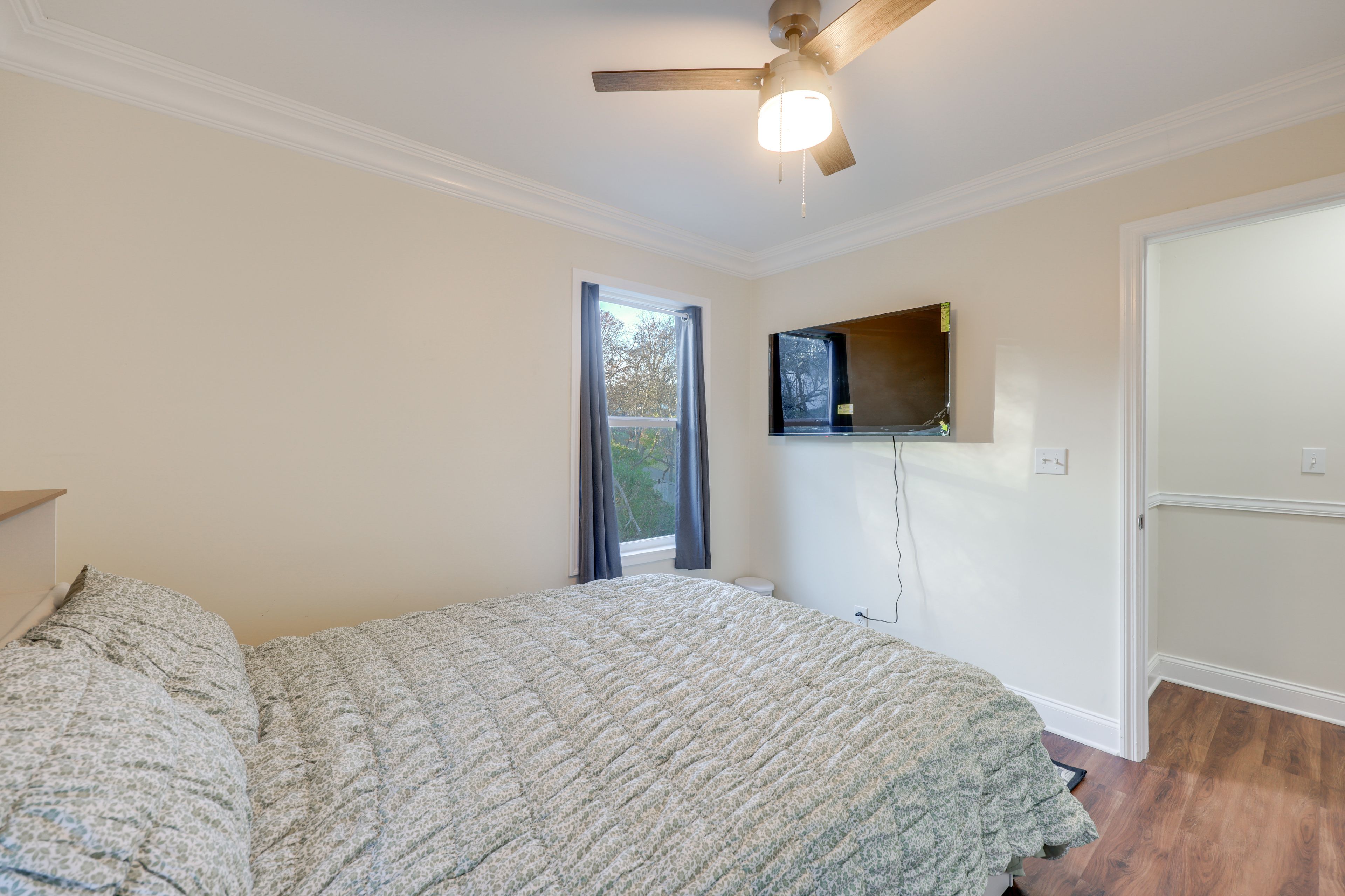 Bedroom 3 | Queen Bed