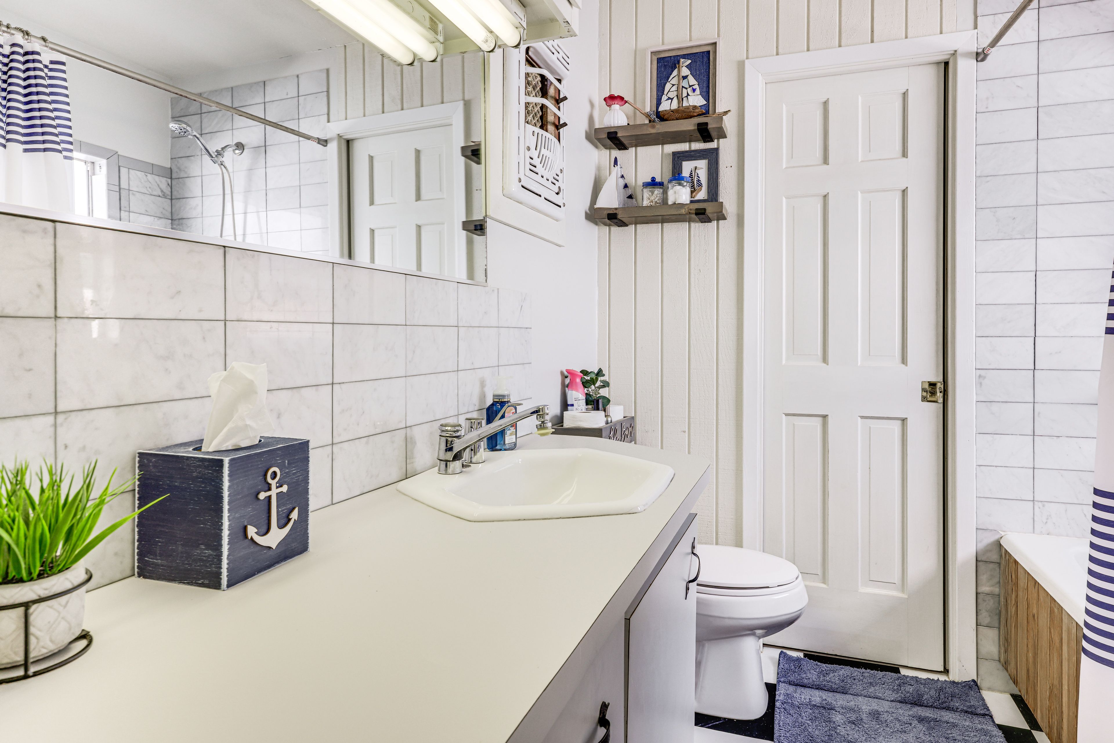Bathroom | 2nd Floor