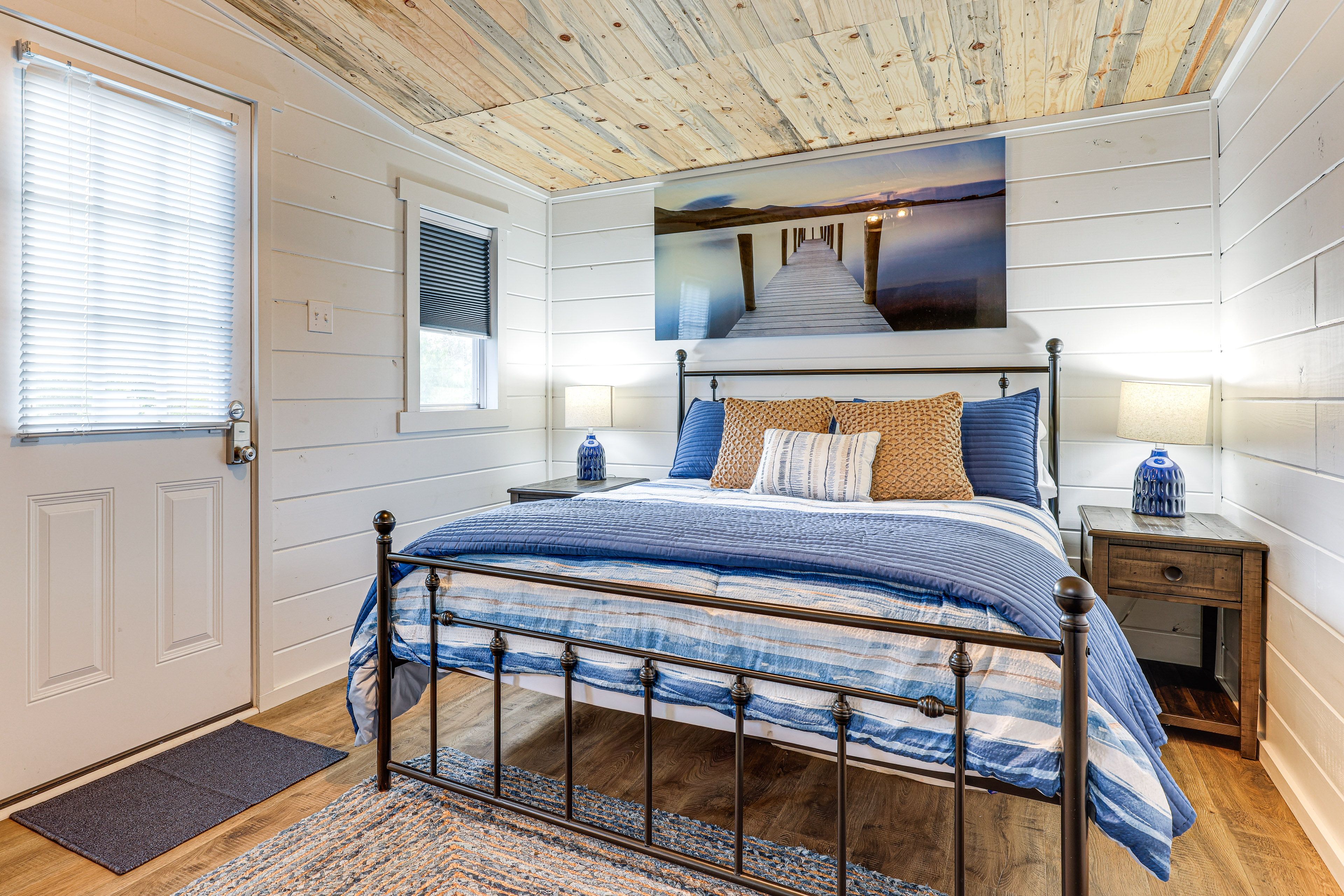 Bedroom 4 (Detached Bungalow) | Queen Bed