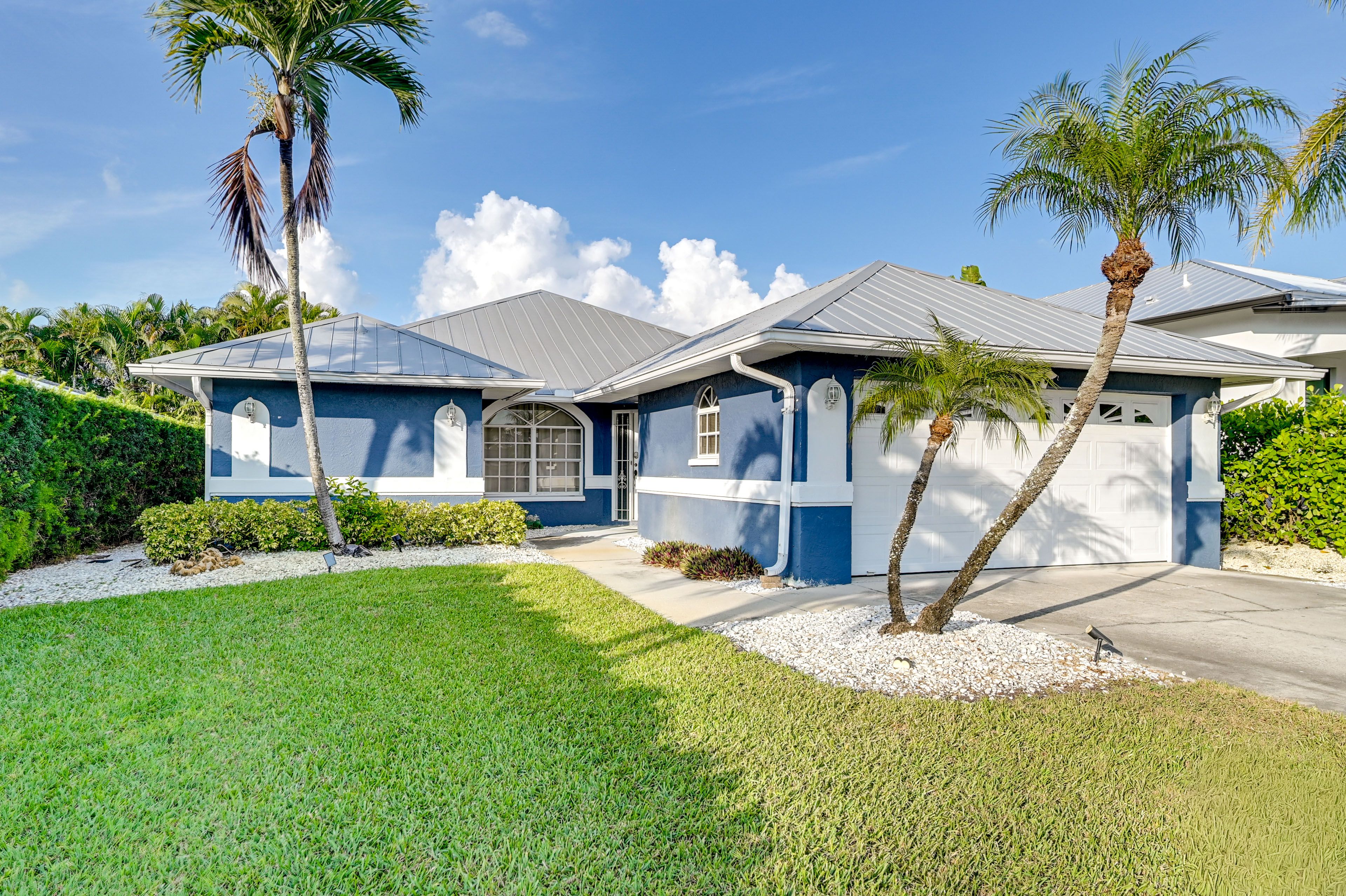 Parking | Garage (1 Vehicle) | Driveway (2 Vehicles) | Free Street Parking