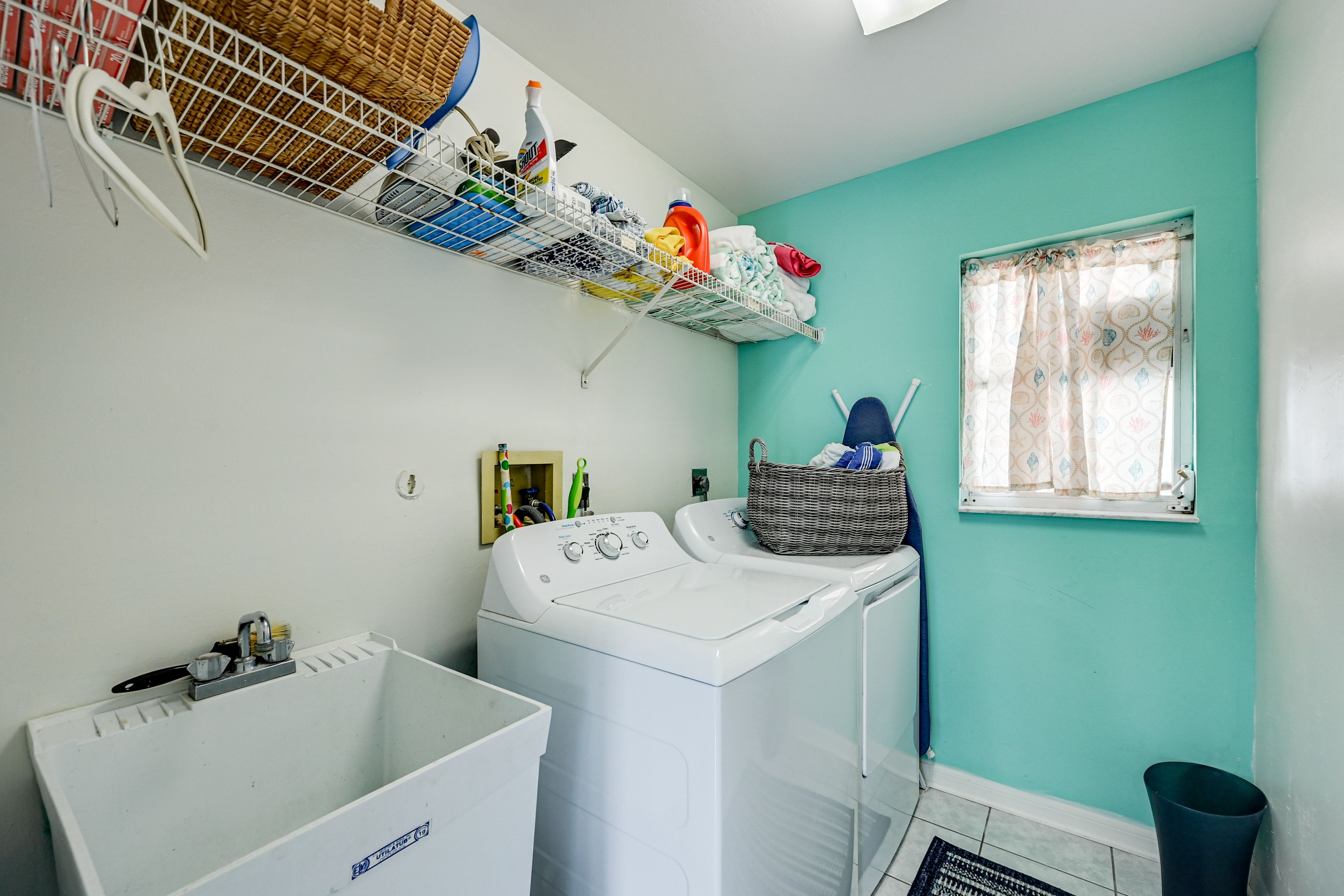 Laundry Room | Washer/Dryer | Iron/Board