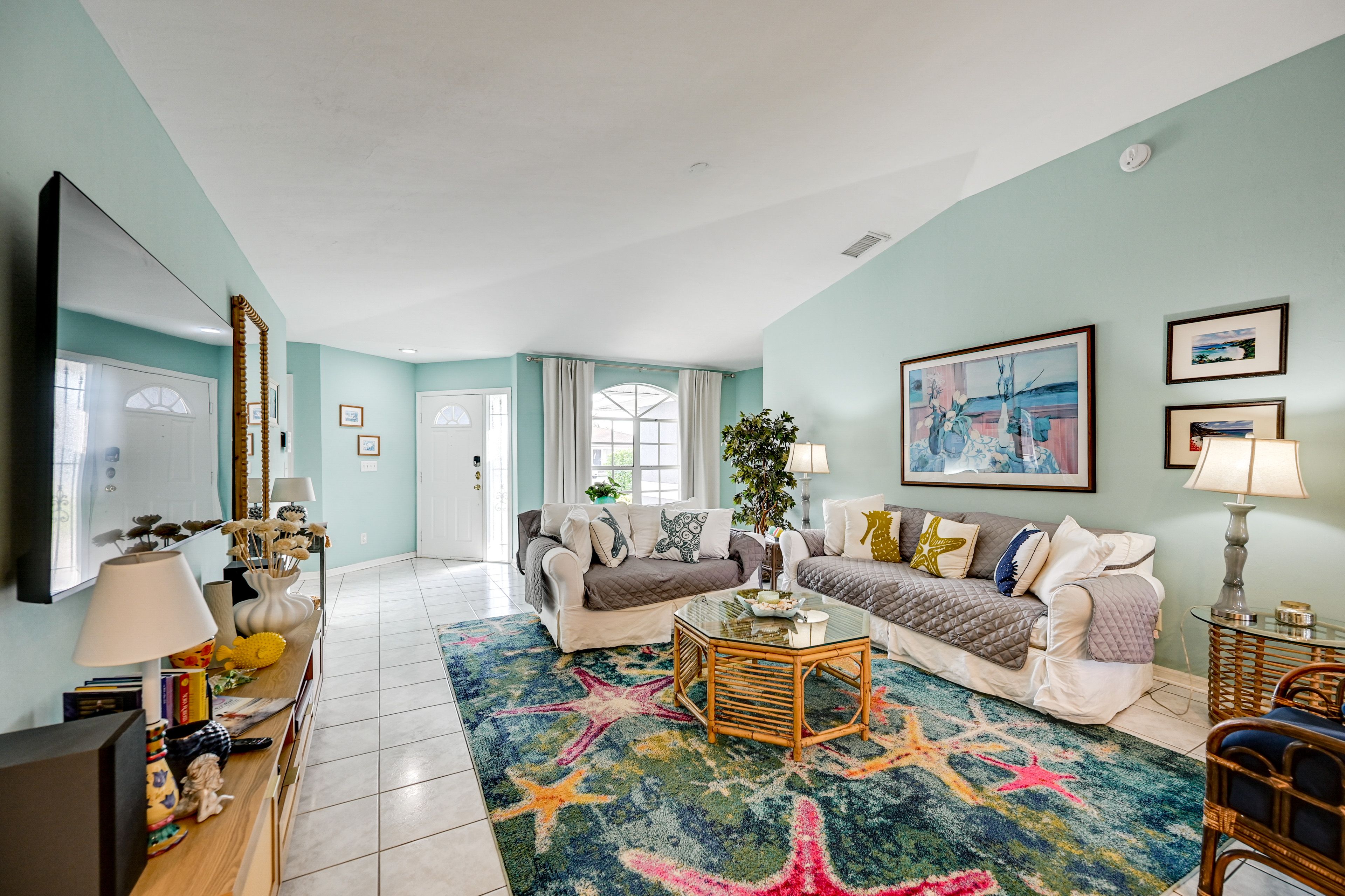 Living Room | Books/Board Games