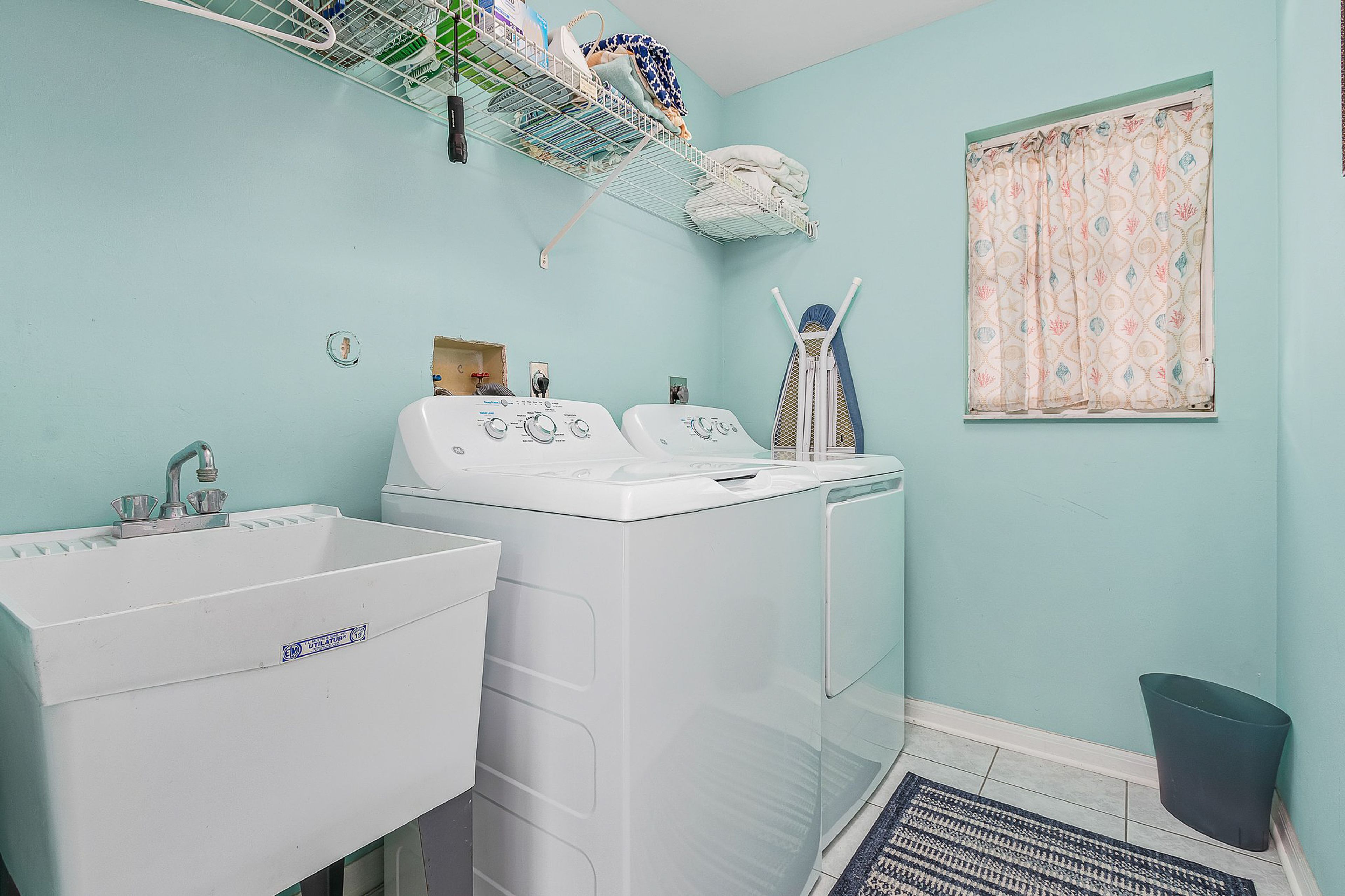 Laundry Room | Washer/Dryer | Iron/Board