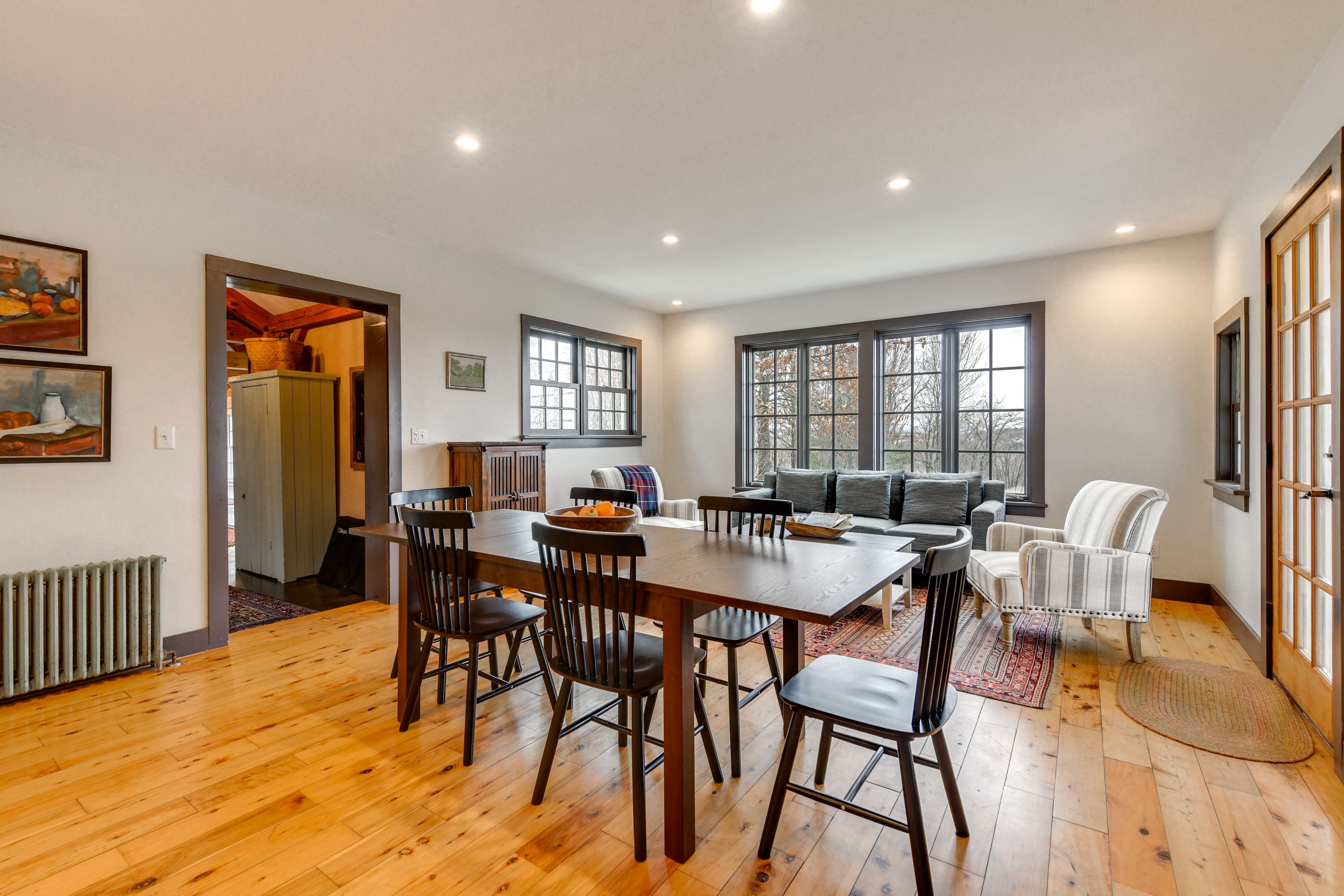 Dining Area | Dishes & Flatware Provided