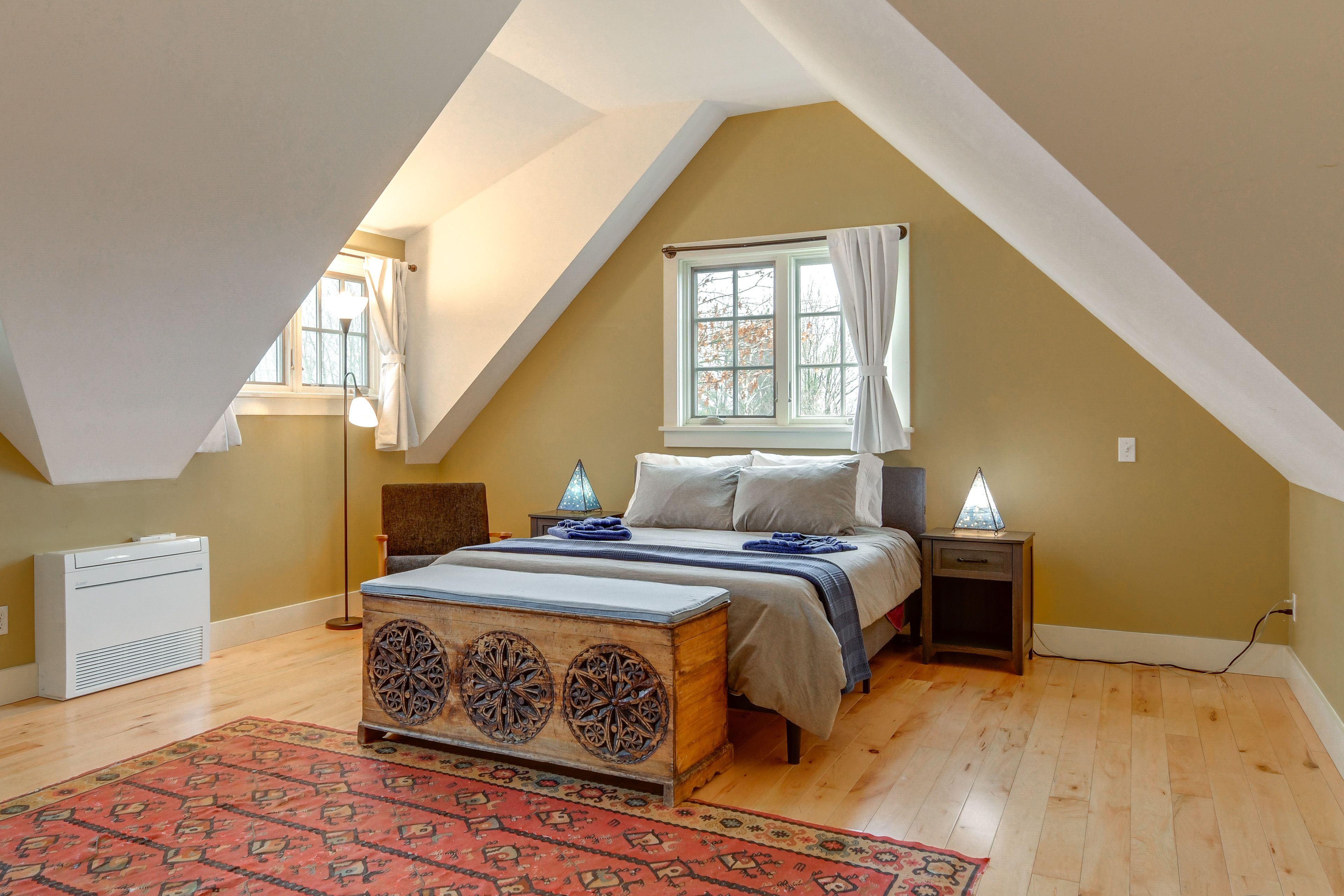 Bedroom 2 | Queen Bed