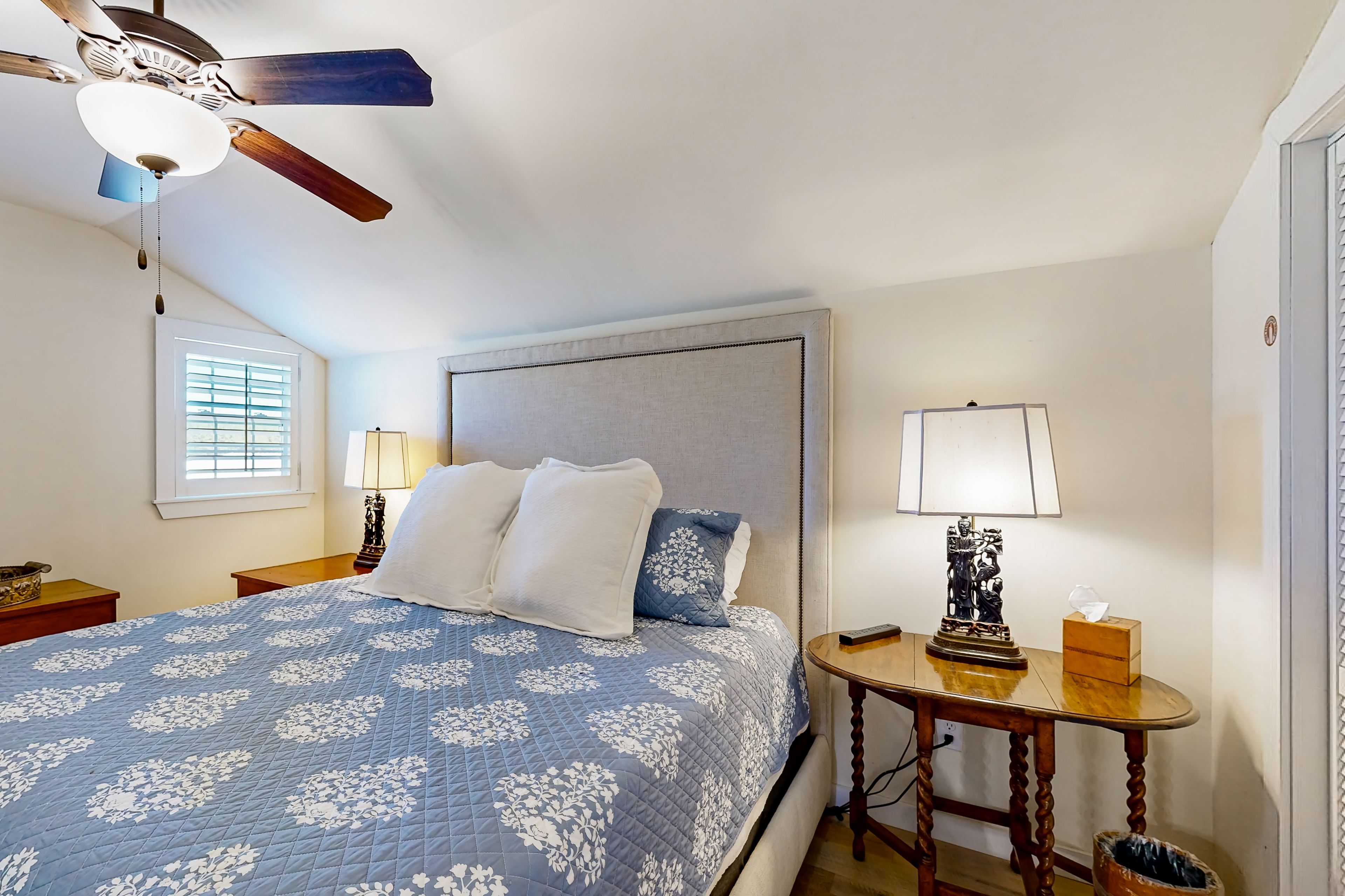 Bedroom | King Bed | Linens