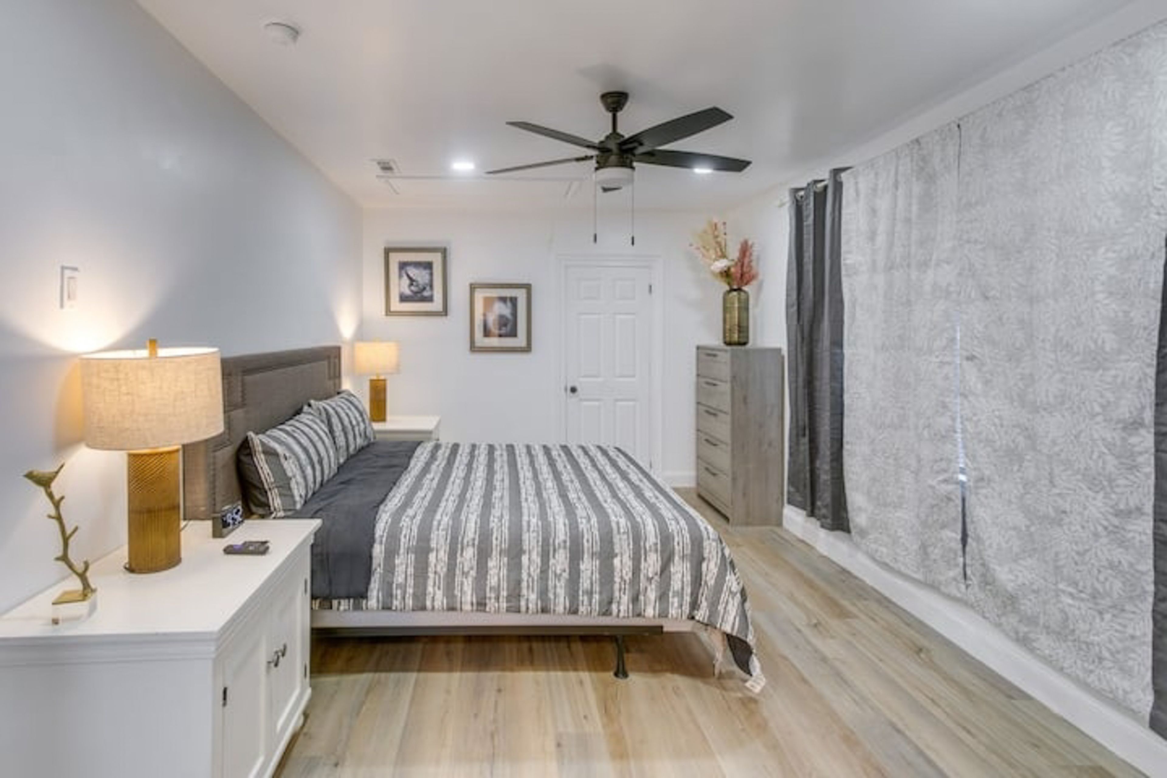 Bedroom 1 | King Bed