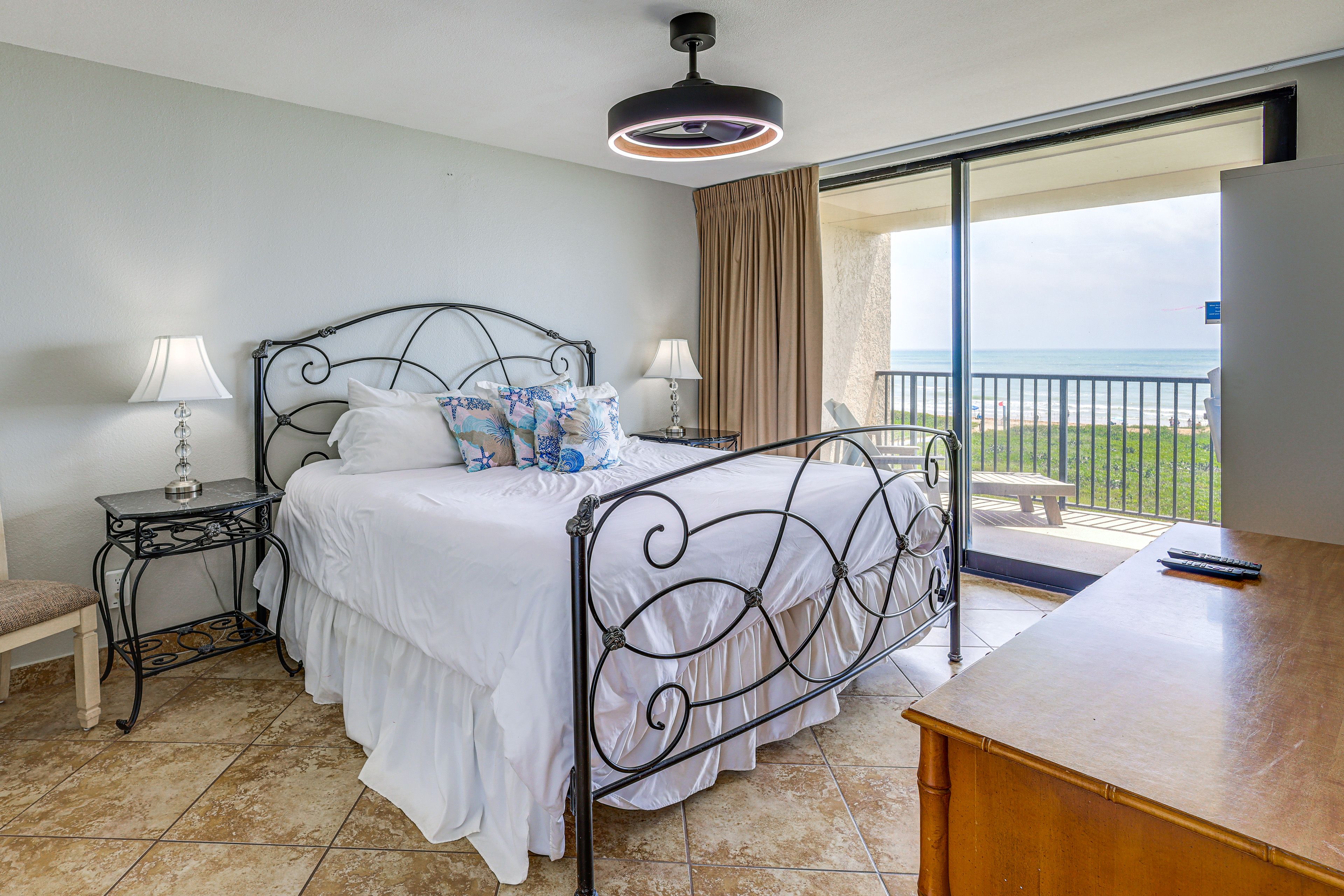 Bedroom 1 | King Bed