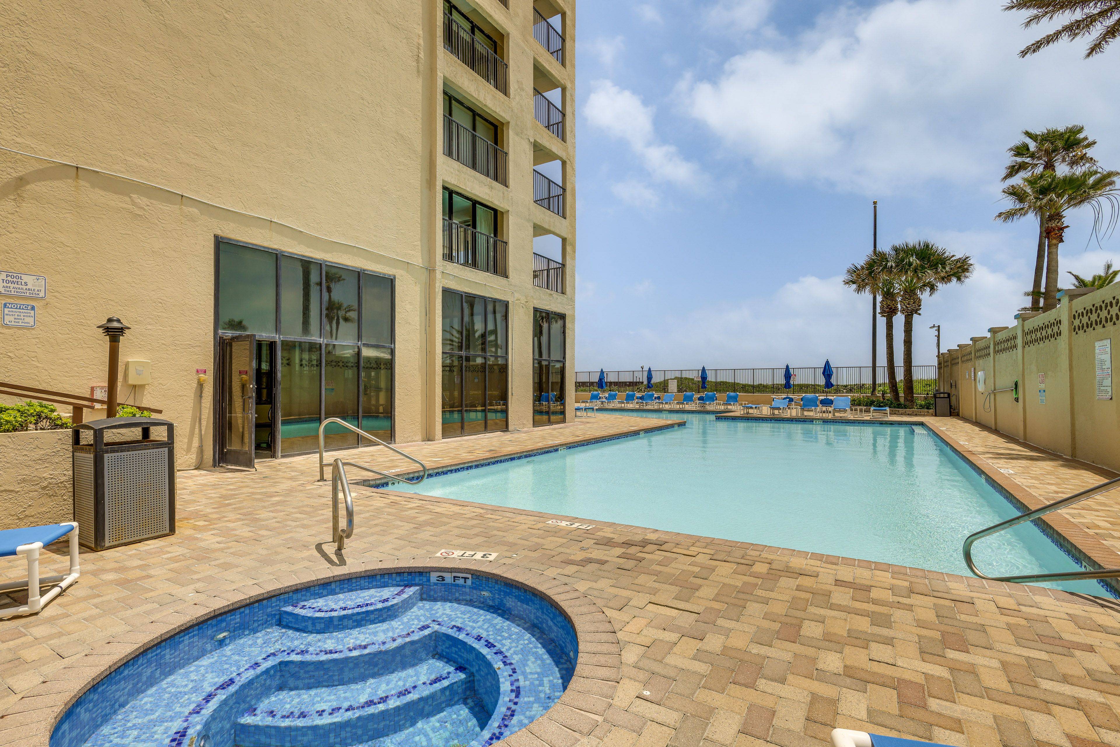 Suntide III Condominiums | Community Pool & Hot Tub