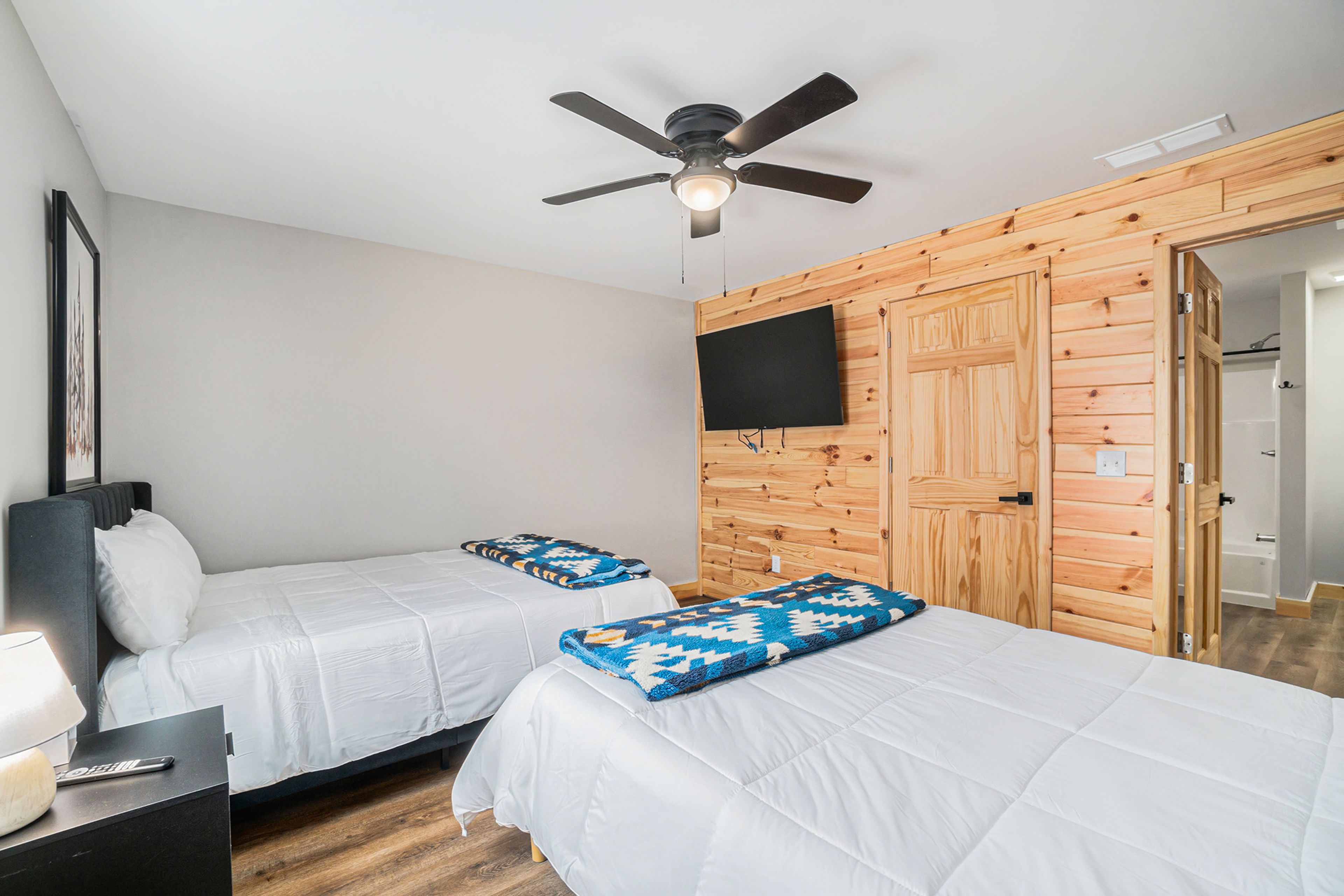 Bedroom 5 | 2 Queen Beds