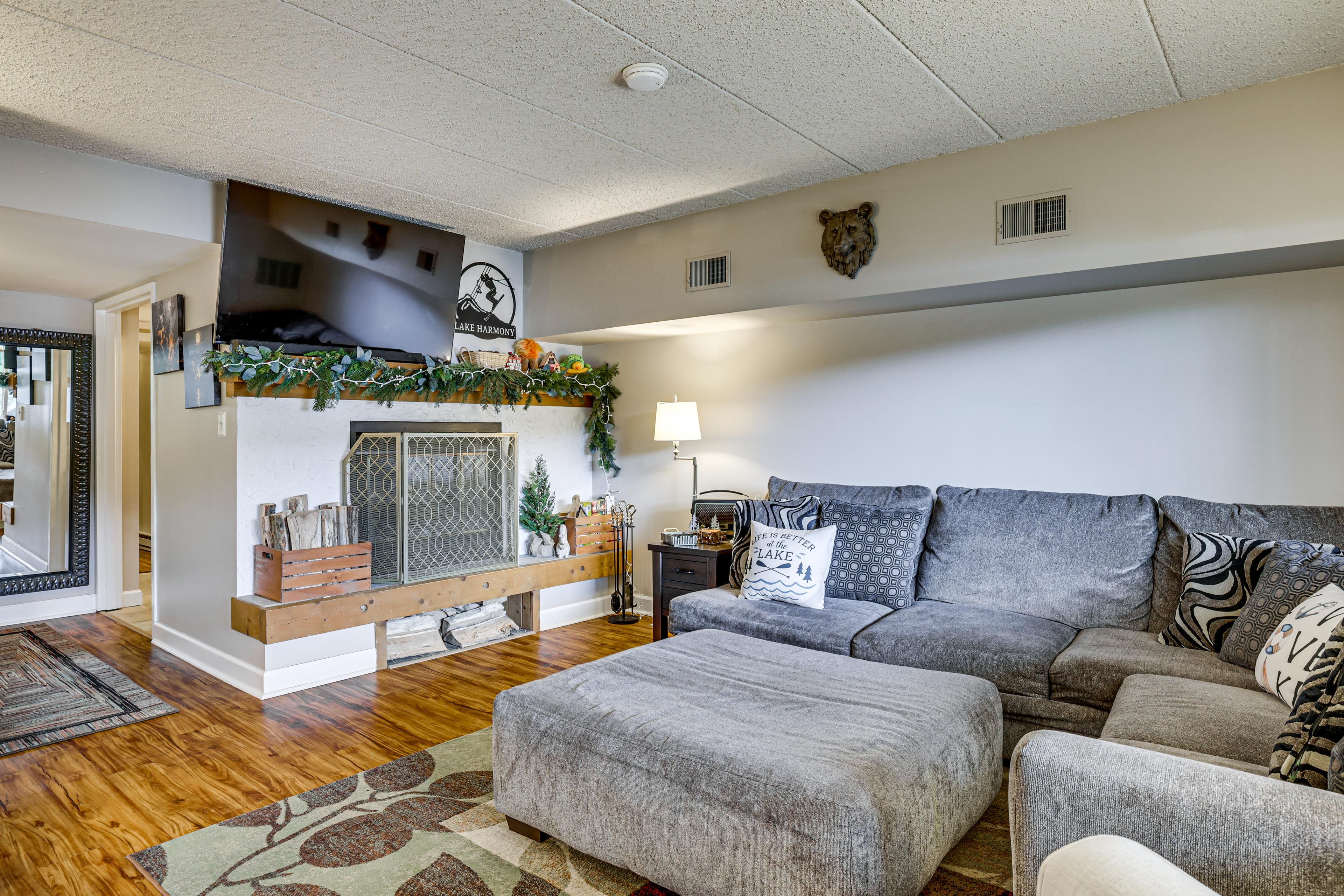 Living Room | Sleeper Sofa | Single-Story Condo