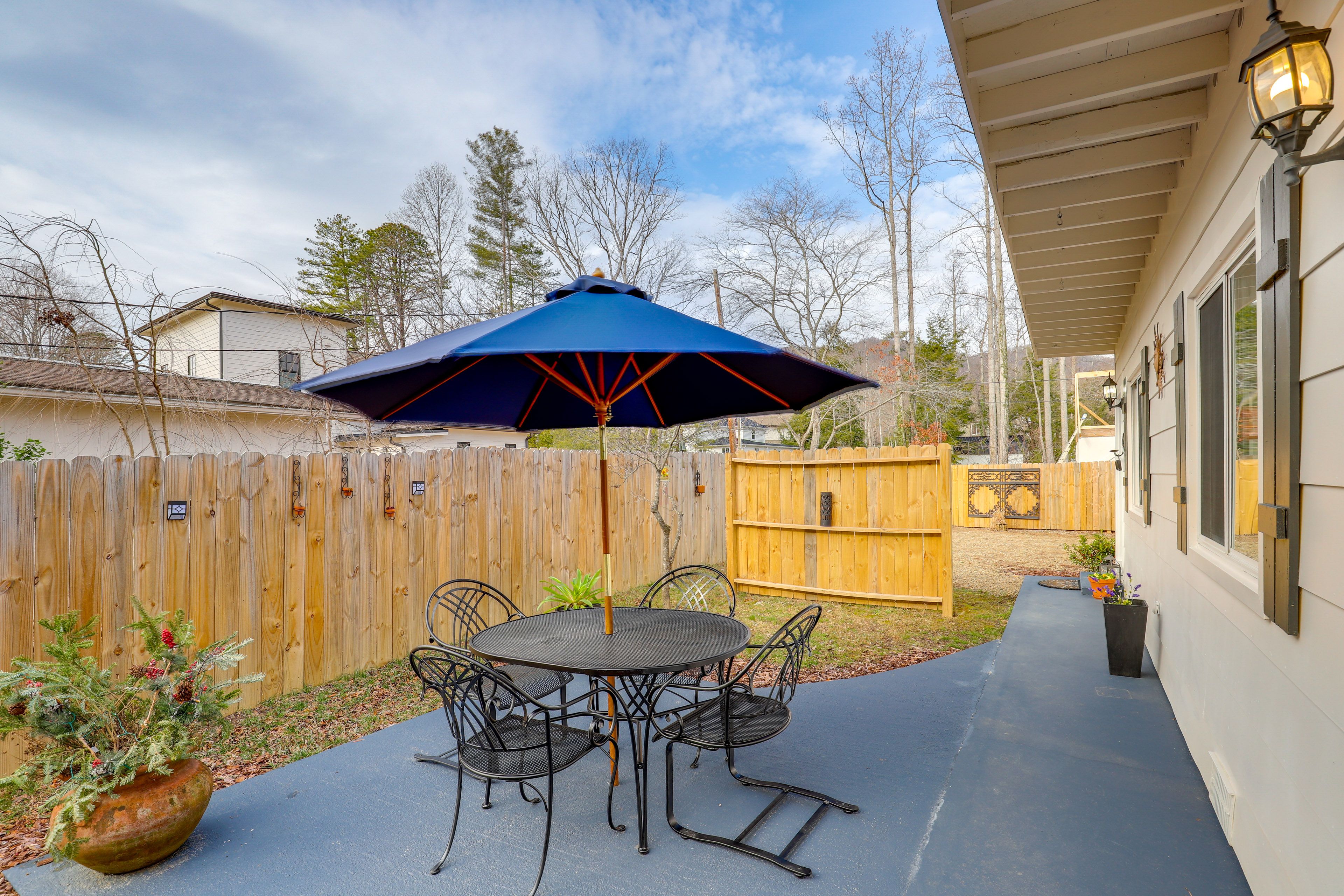 Patio | Dining Space