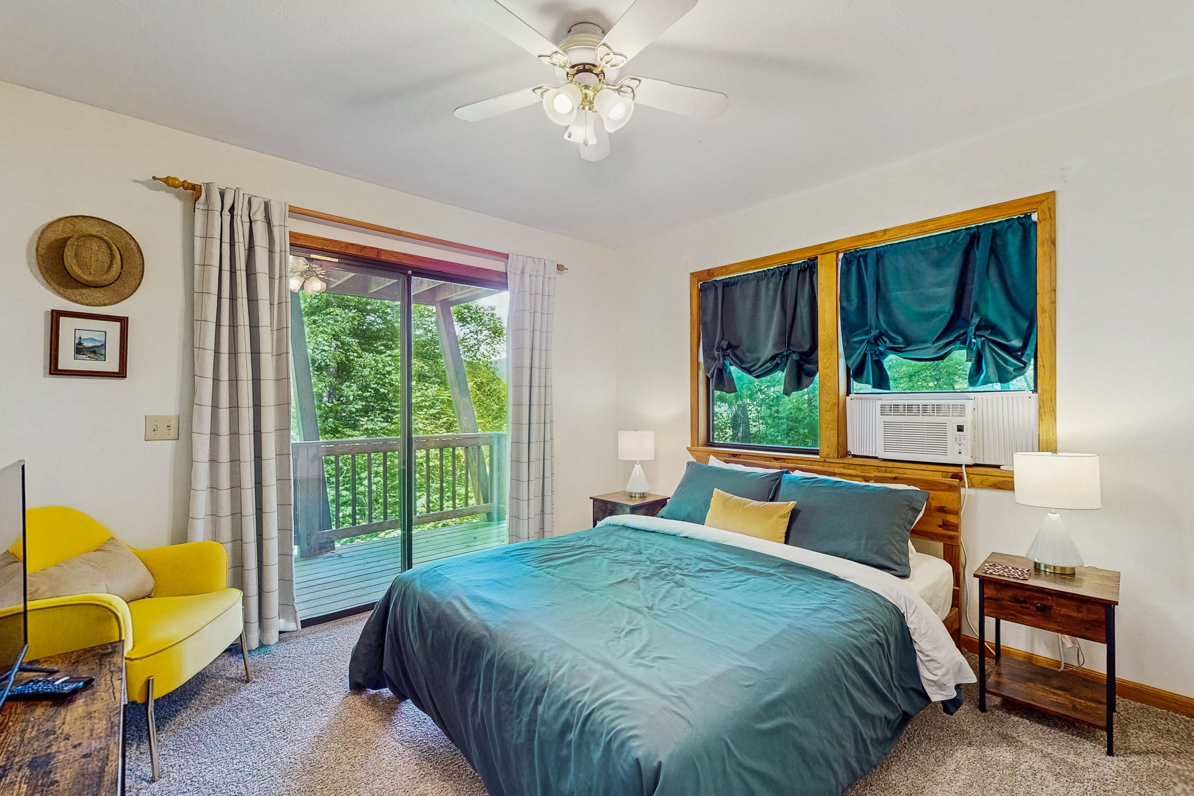 Bedroom 1 | Queen Bed