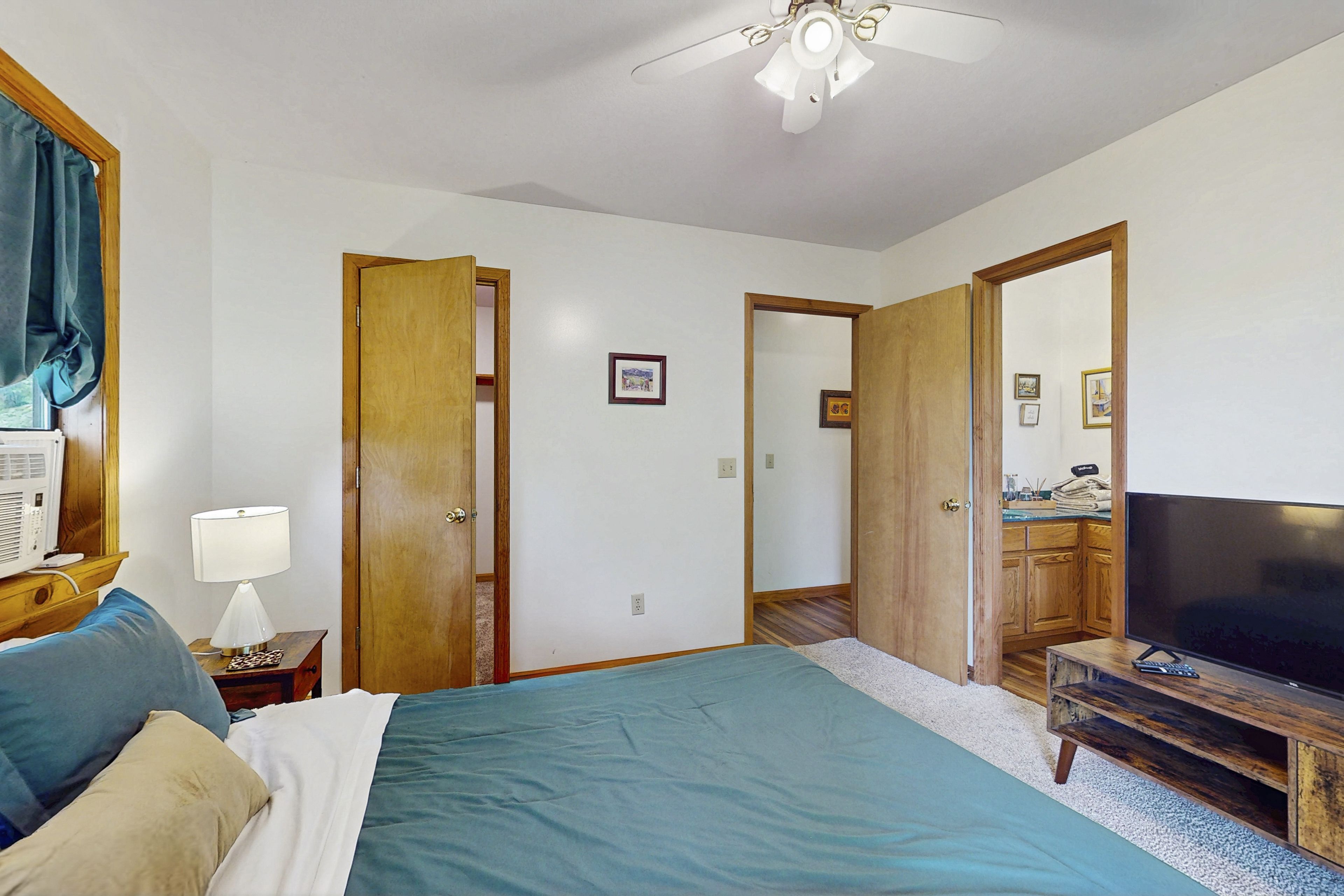 Bedroom 2 | Queen Bed