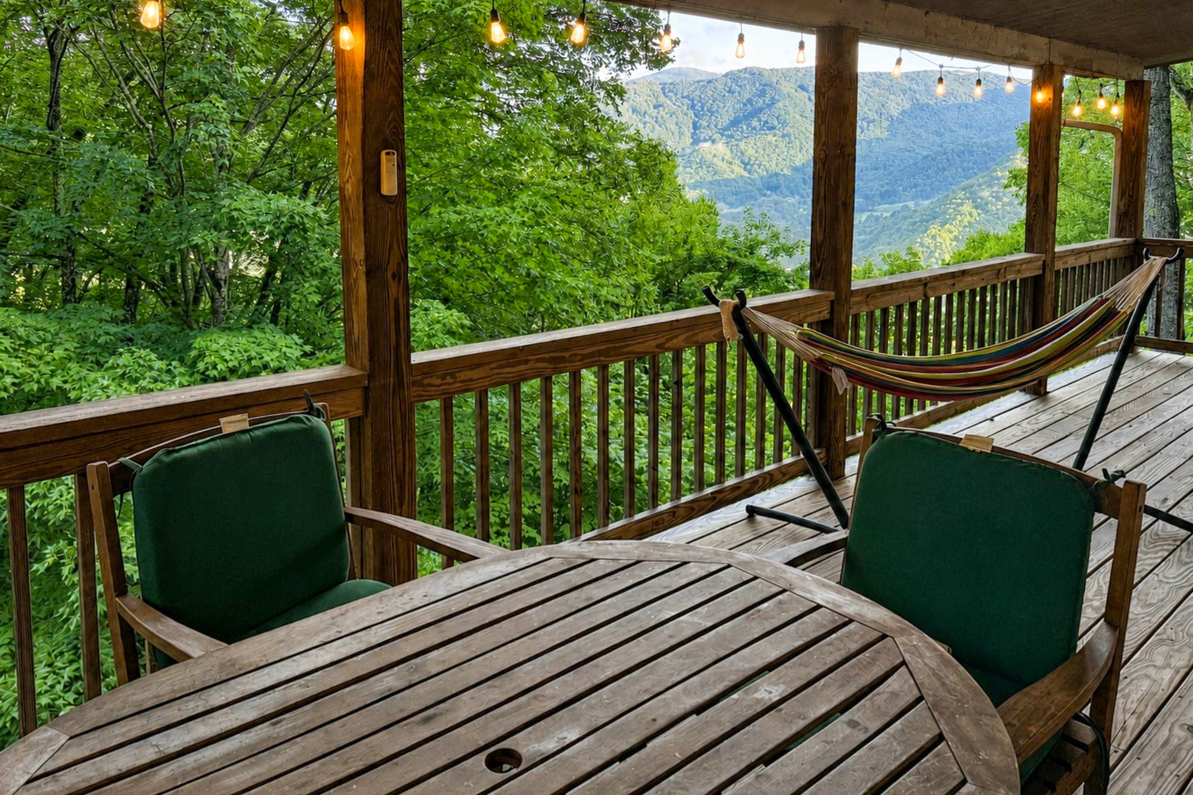 Furnished Deck | Dining & Seating