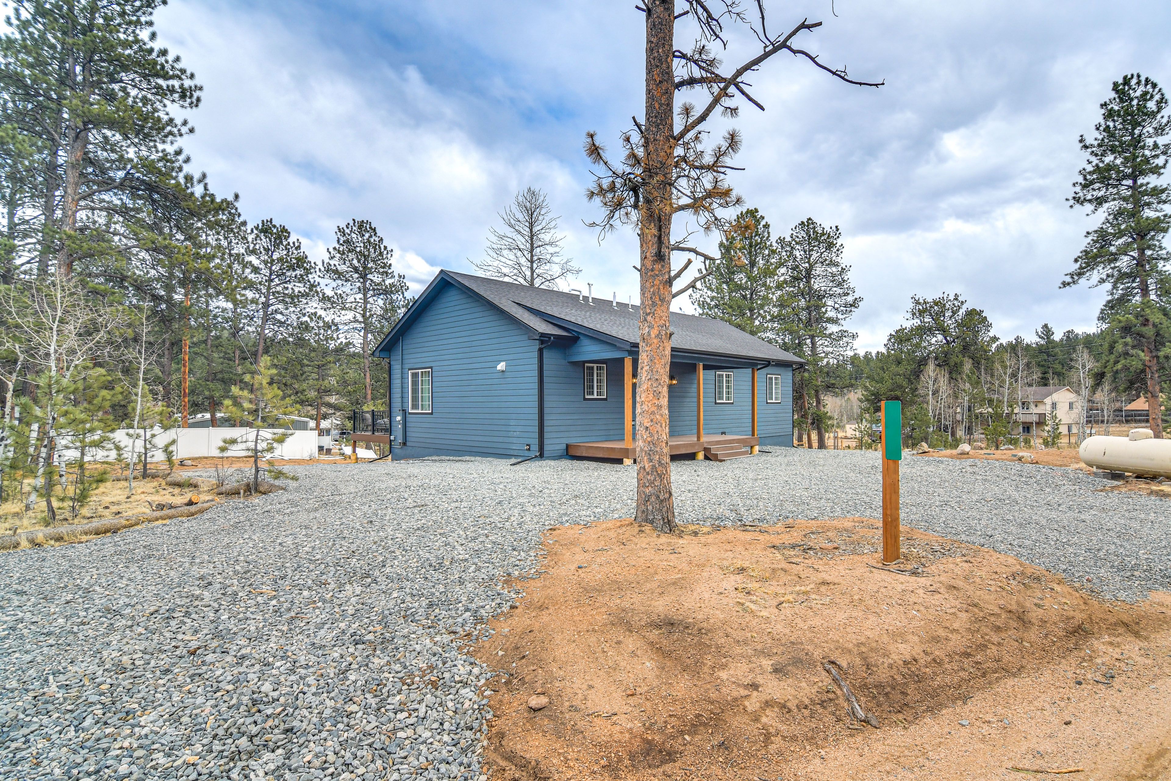 Parking | Driveway (10 Vehicles) | RV/Trailer Parking