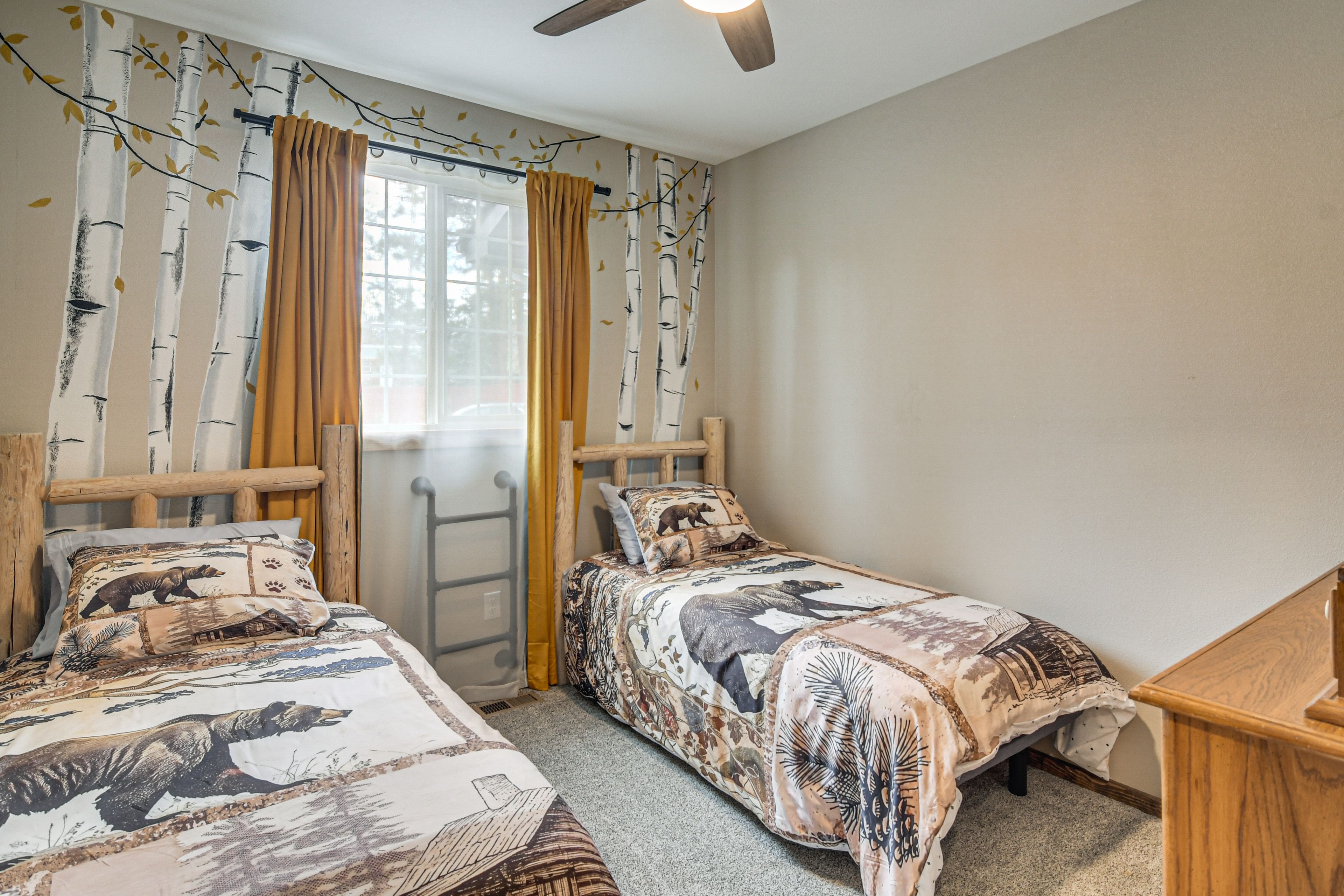 Bedroom 2 | 2 Twin Beds