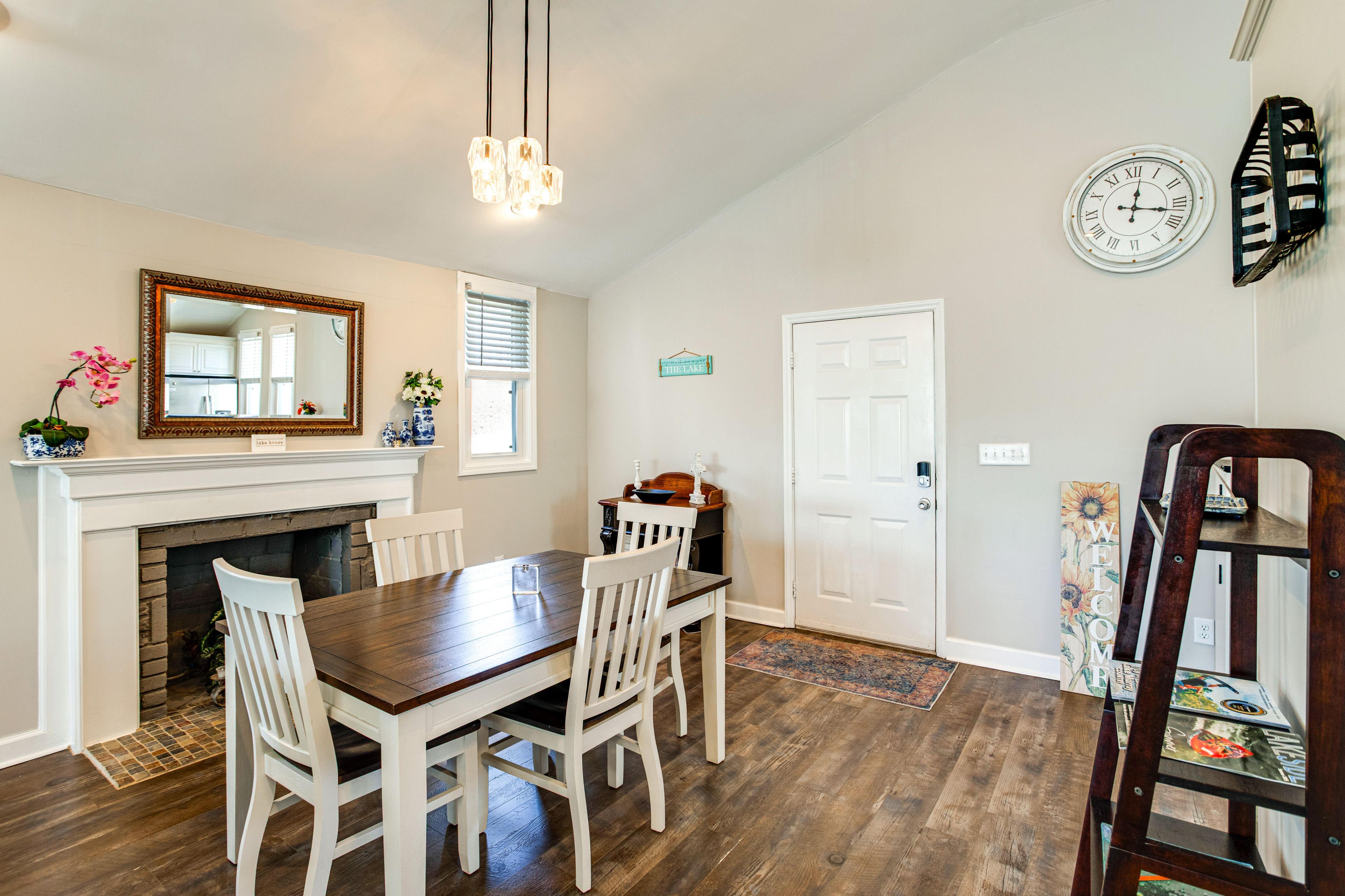 Dining Area | Dishware/Flatware