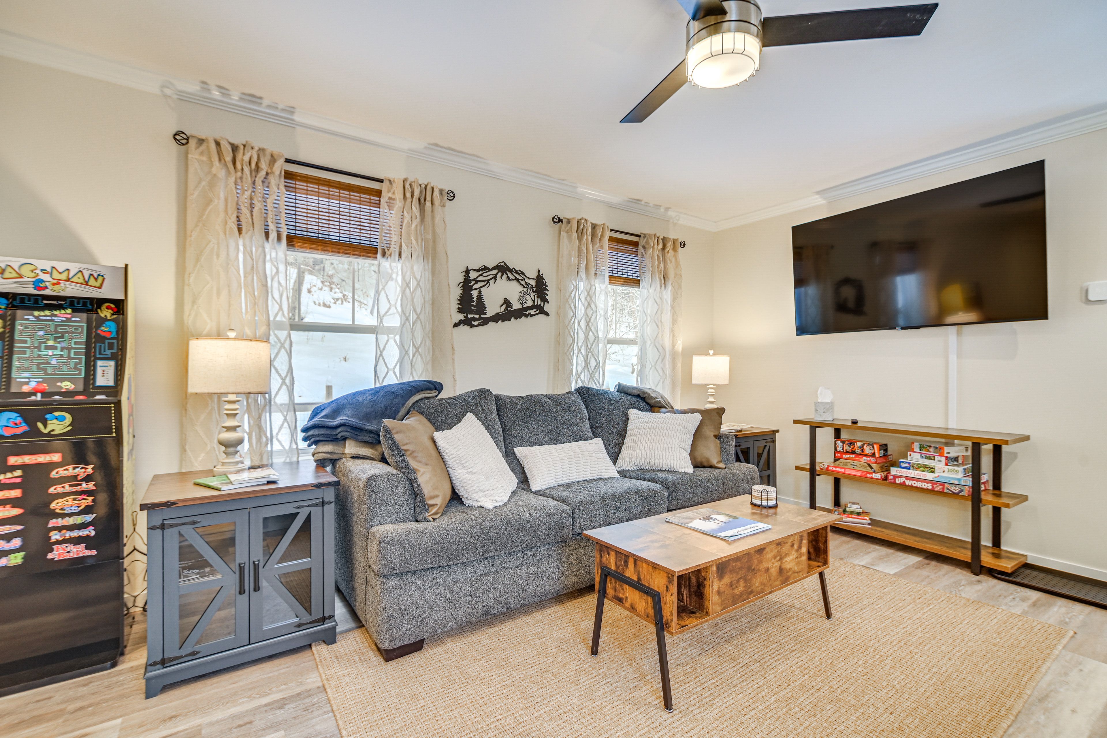 Living Room | Free WiFi | Central Heating & A/C | Smart TV | Queen Sleeper Sofa