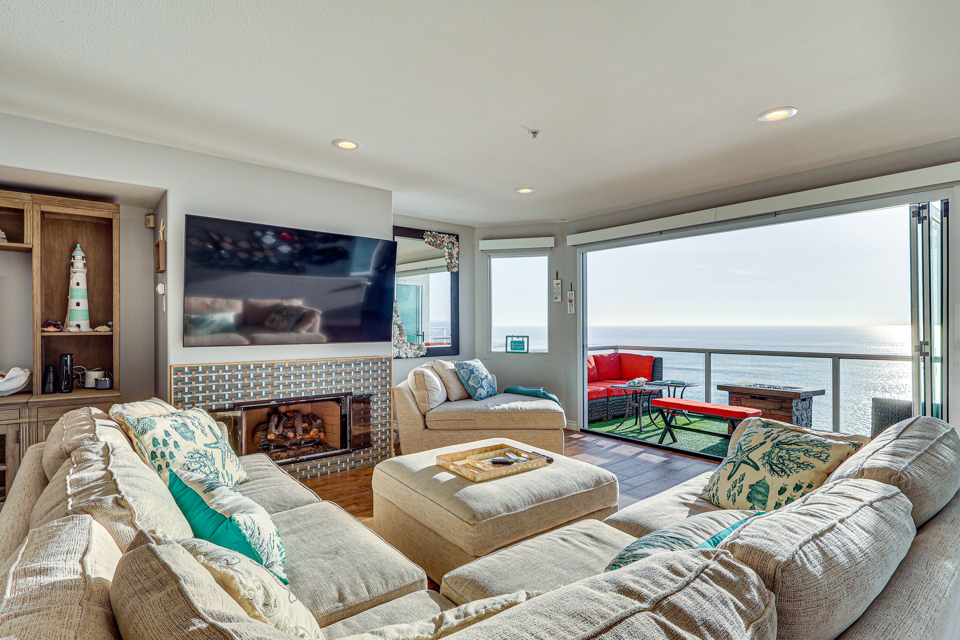 Living Room | Smart TV | Fireplace | Panoramic Ocean Views